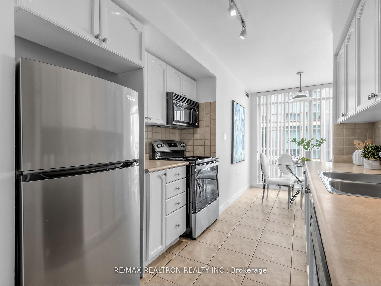 3830 Bathurst Street 512, Toronto, ON M3H 6C5 photo 5