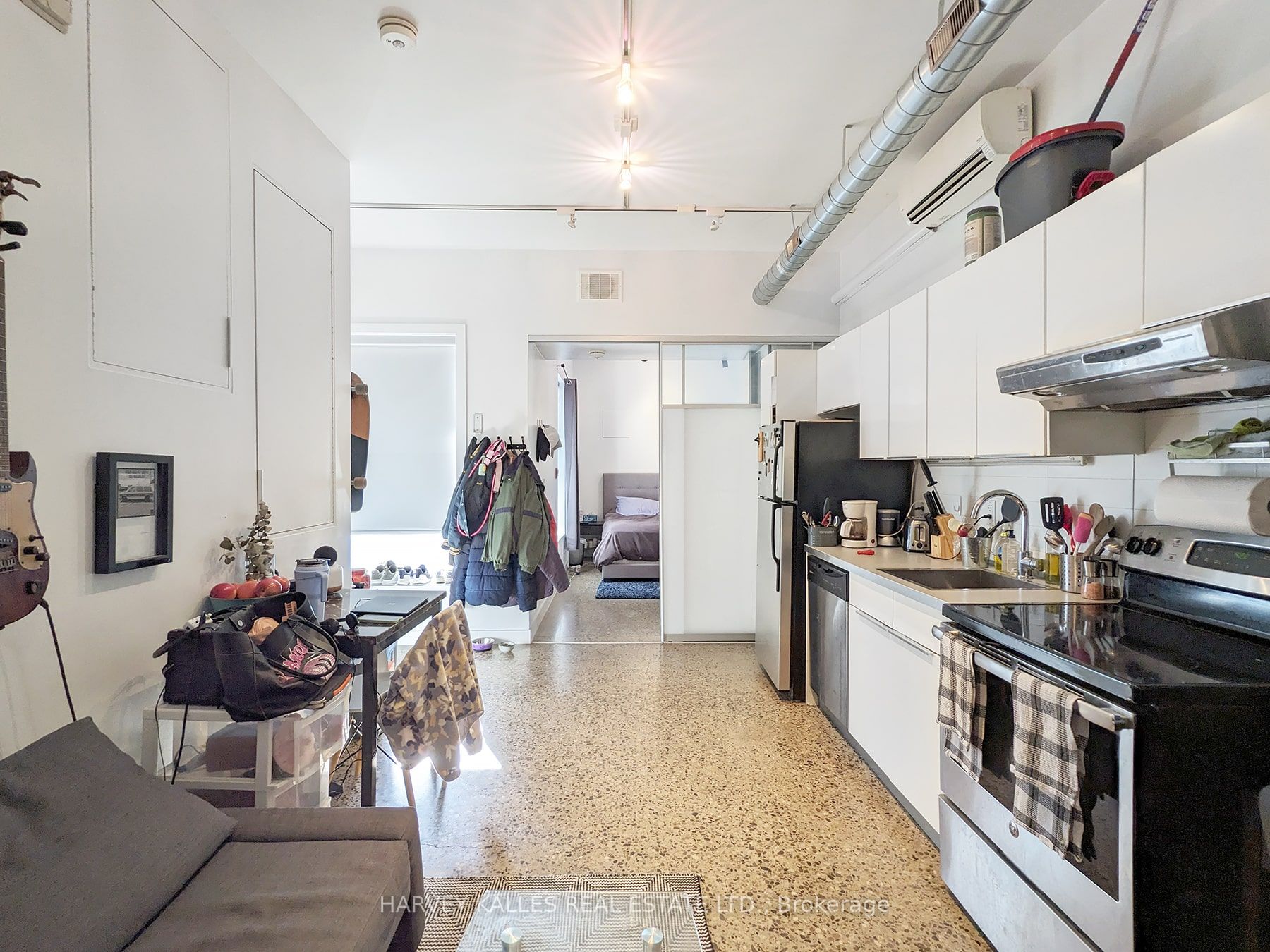 214 Bathurst Street B1, Toronto, ON M5T 2R9 photo 3