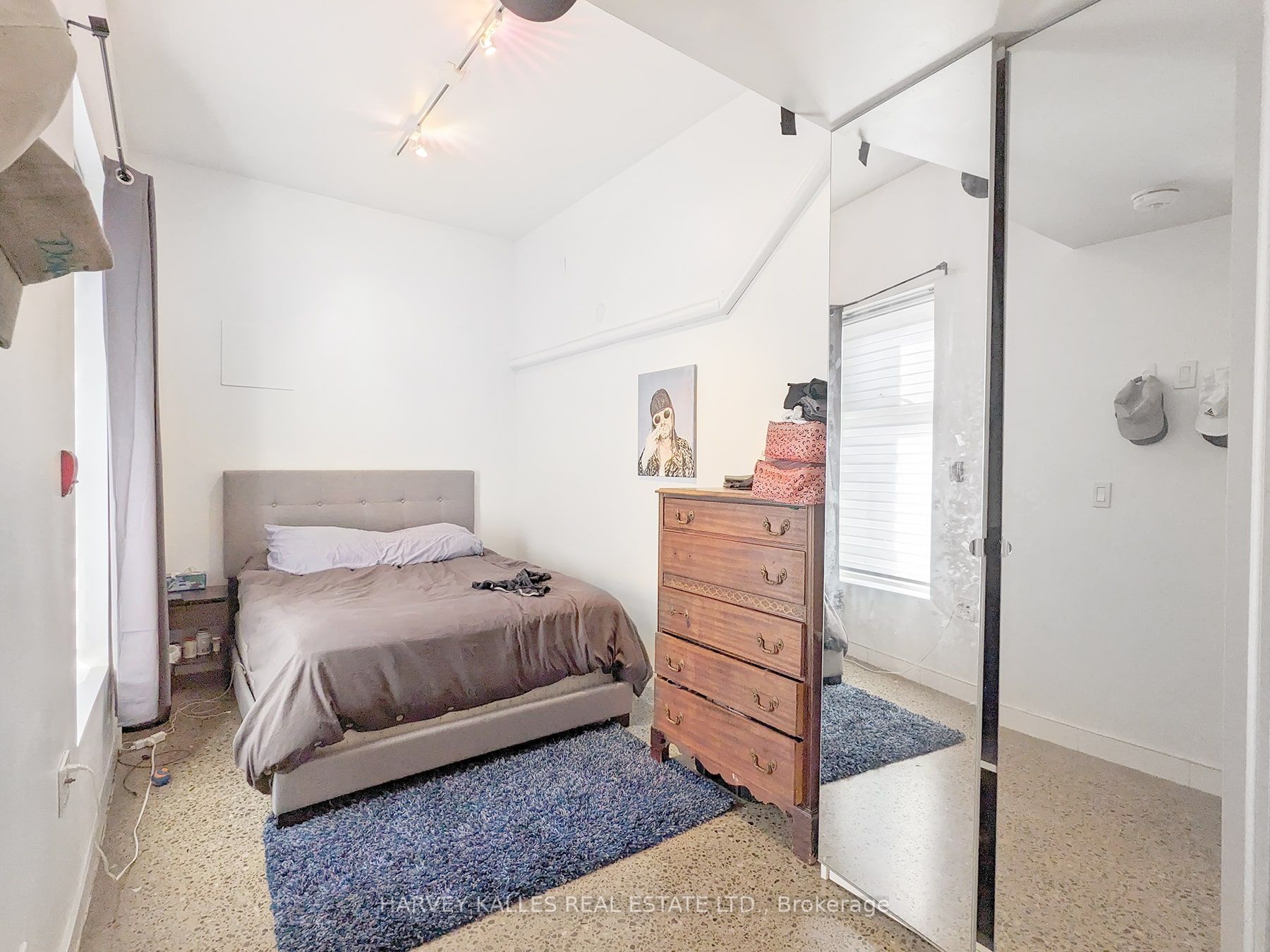 214 Bathurst Street B1, Toronto, ON M5T 2R9 photo 4