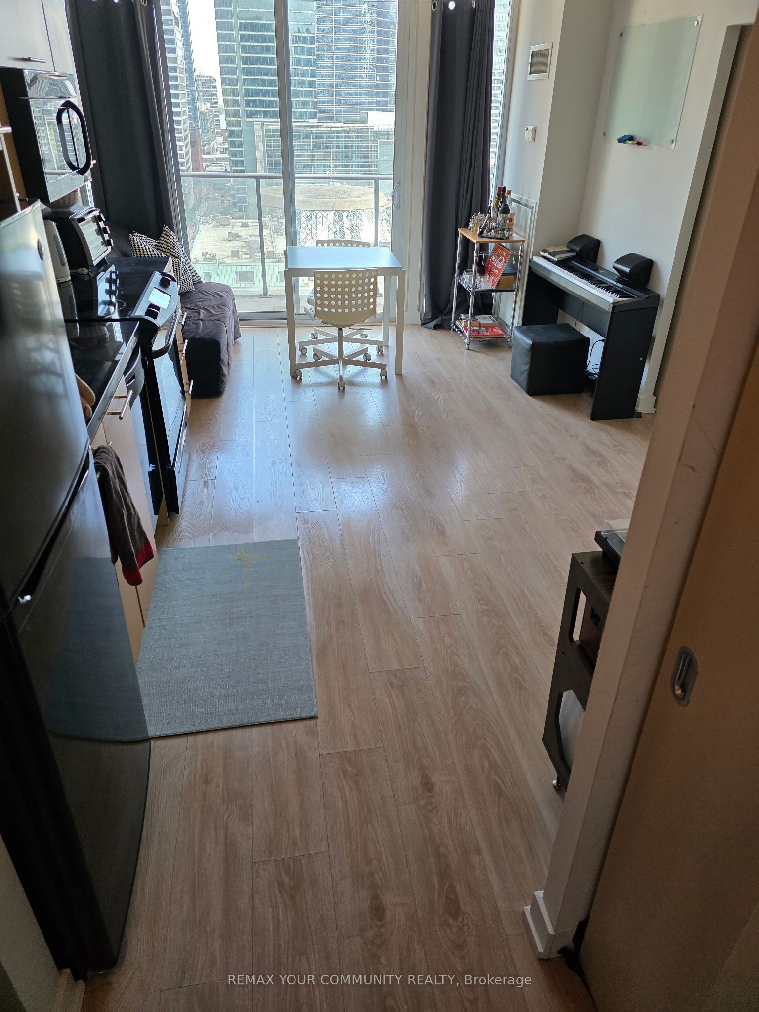 126 Simcoe Street 1809, Toronto, ON M5H 4E6 photo 4