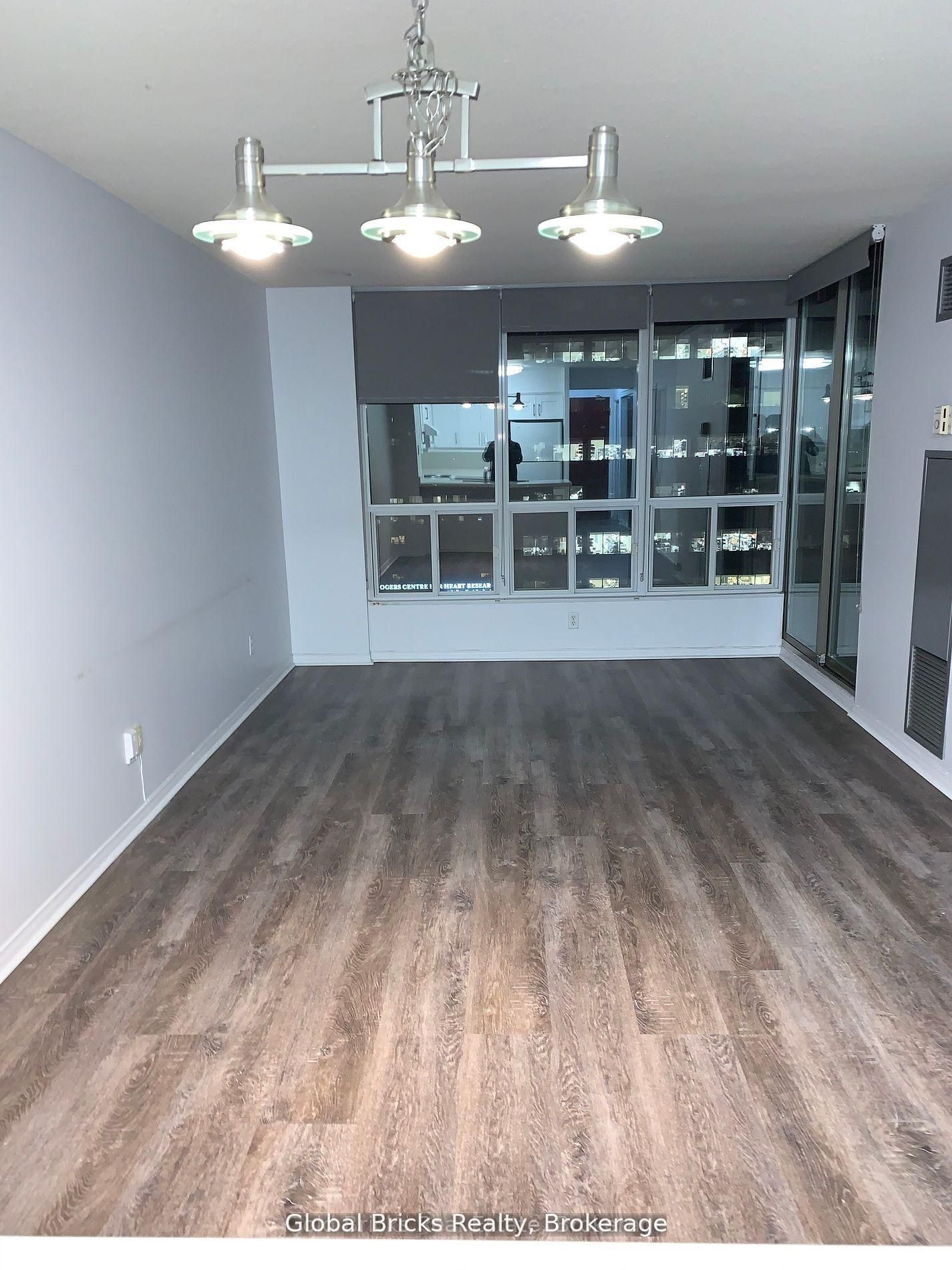 750 Bay Street 2009, Toronto, ON M5G 1N6 photo 2