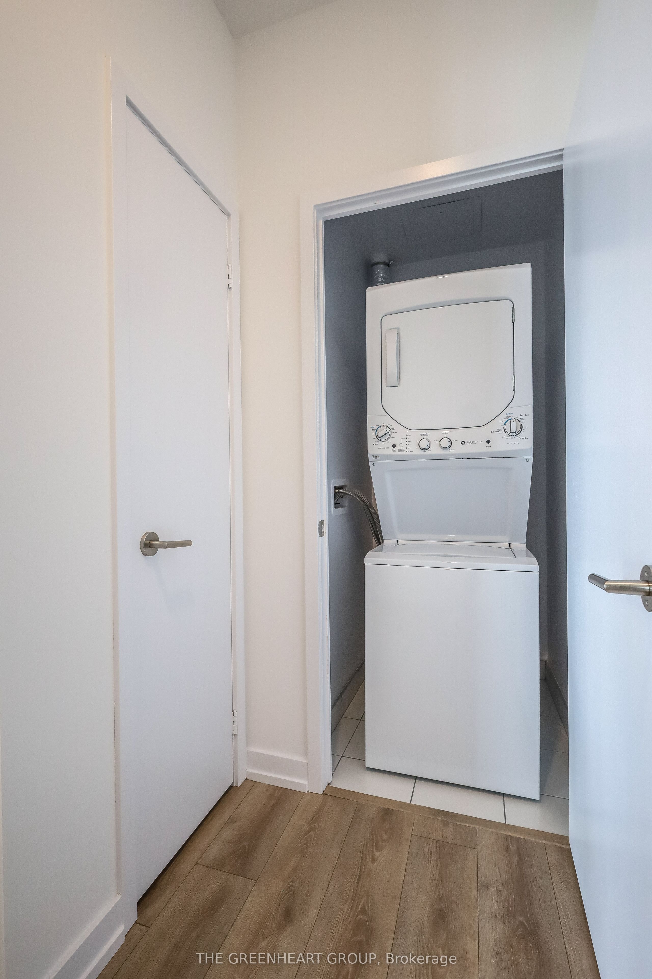 500 Dupont Street 718, Toronto, ON M6G 0B8 photo 2