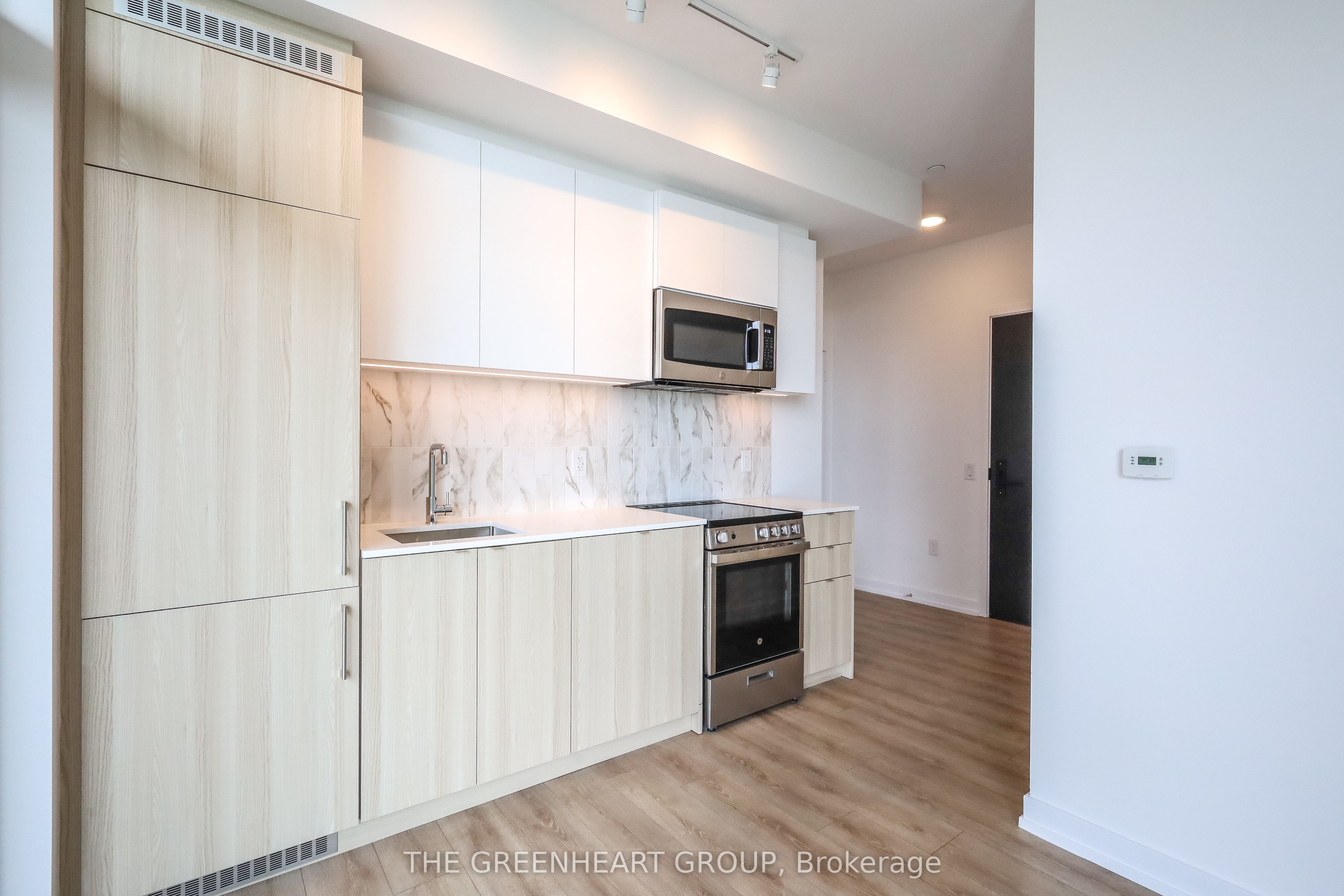 500 Dupont Street 718, Toronto, ON M6G 0B8 photo 3