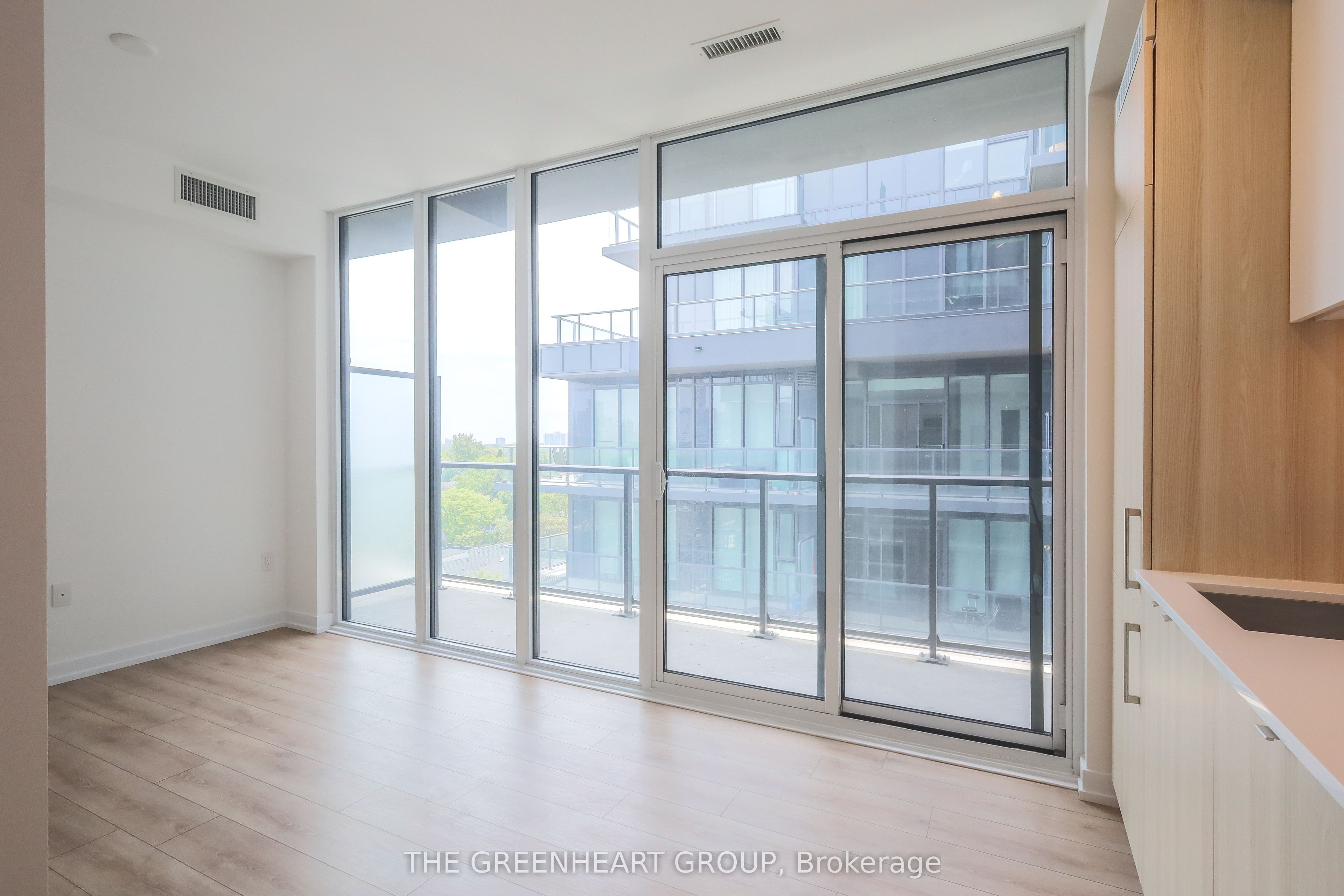 500 Dupont Street 718, Toronto, ON M6G 0B8 photo 5