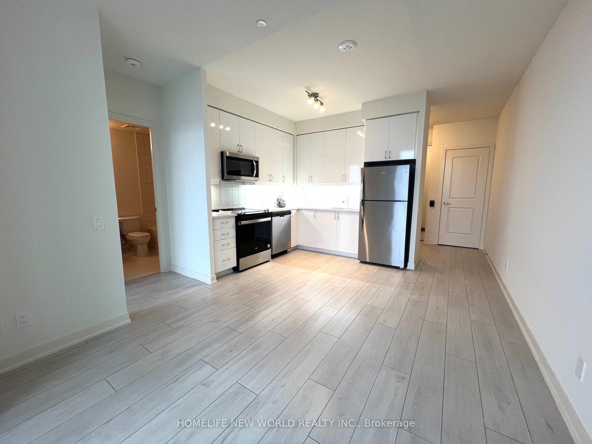 4955 Yonge Street 3207, Toronto, ON M2N 0L8 photo 2