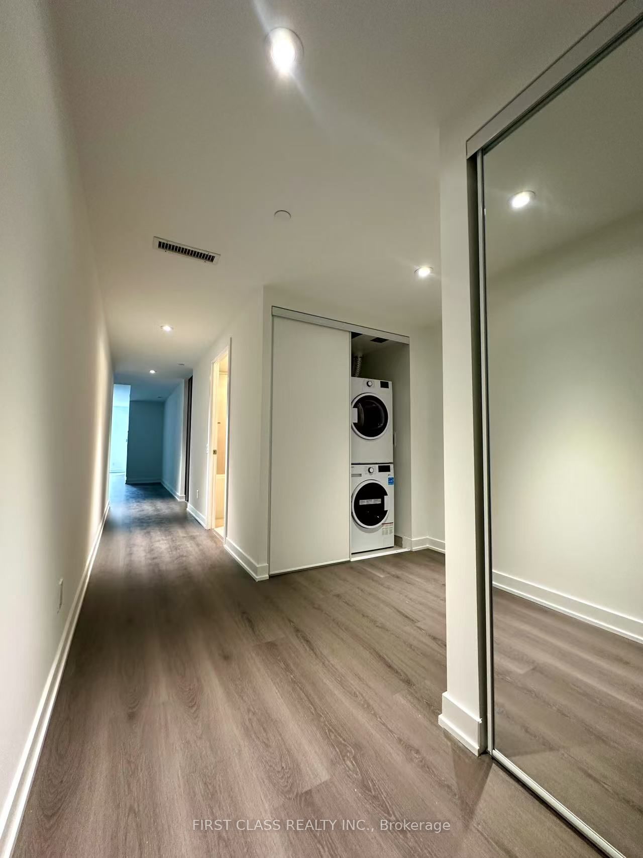8 wellesley Street W 706, Toronto, ON M4Y 0J5 photo 3