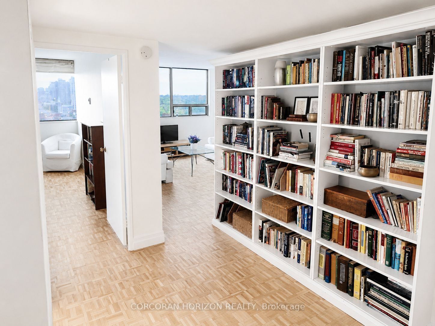 914 Yonge Street 1511, Toronto, ON M4W 3C8 photo 2