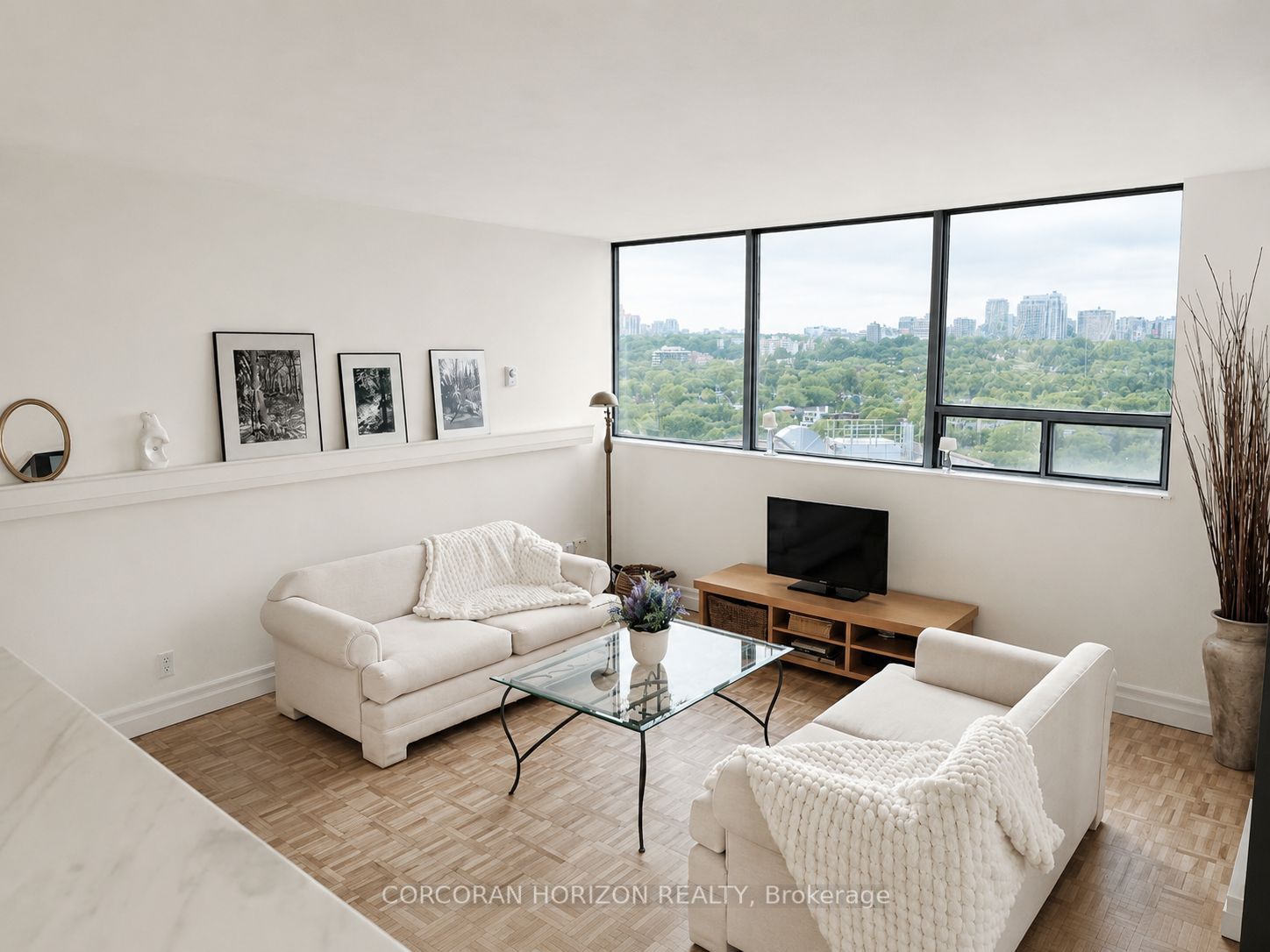 914 Yonge Street 1511, Toronto, ON M4W 3C8 photo 3