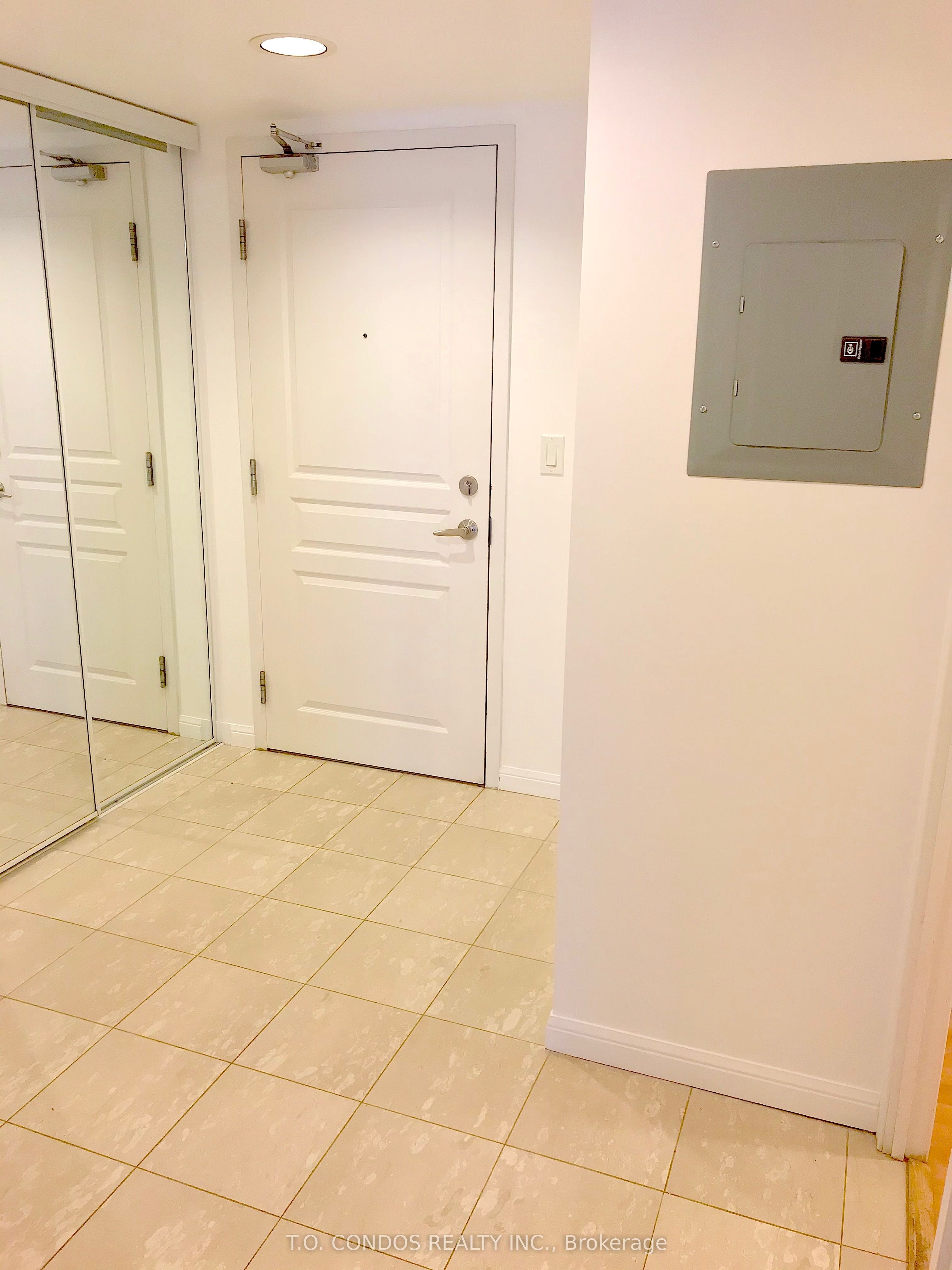 140 Simcoe Street 610, Toronto, ON M5H 4E9 photo 3