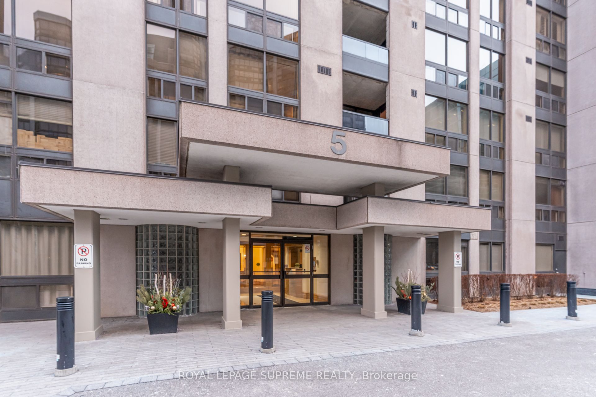 5 Kenneth Avenue 1804, Toronto, ON M2N 6M7 photo 3