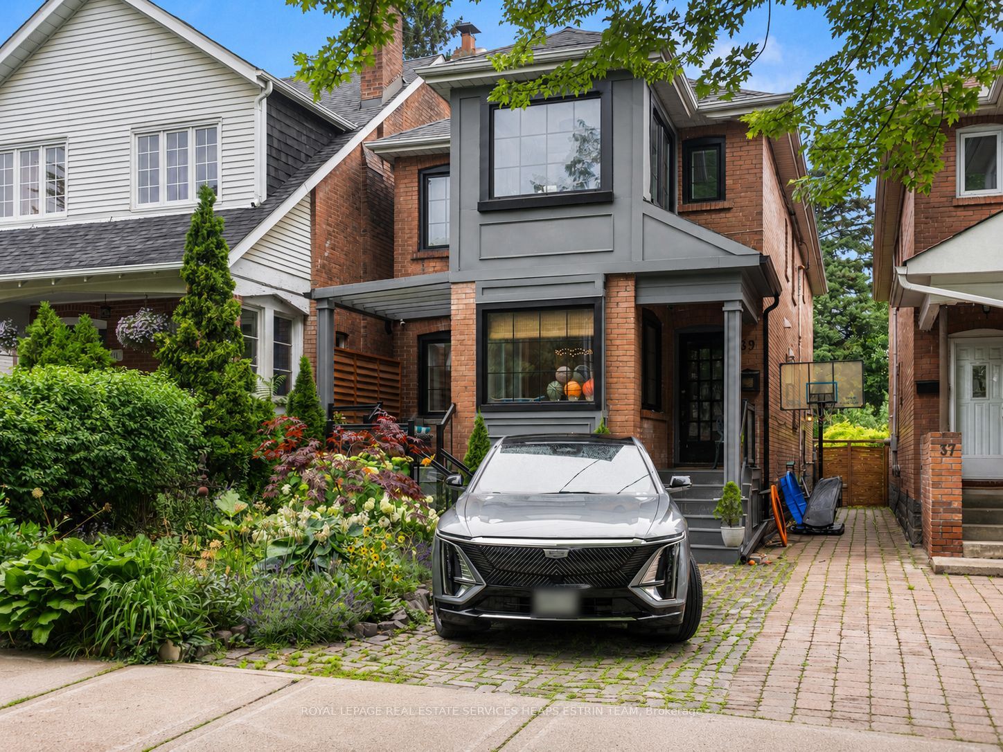 39 Standish Avenue, Toronto, ON M4W 3B2