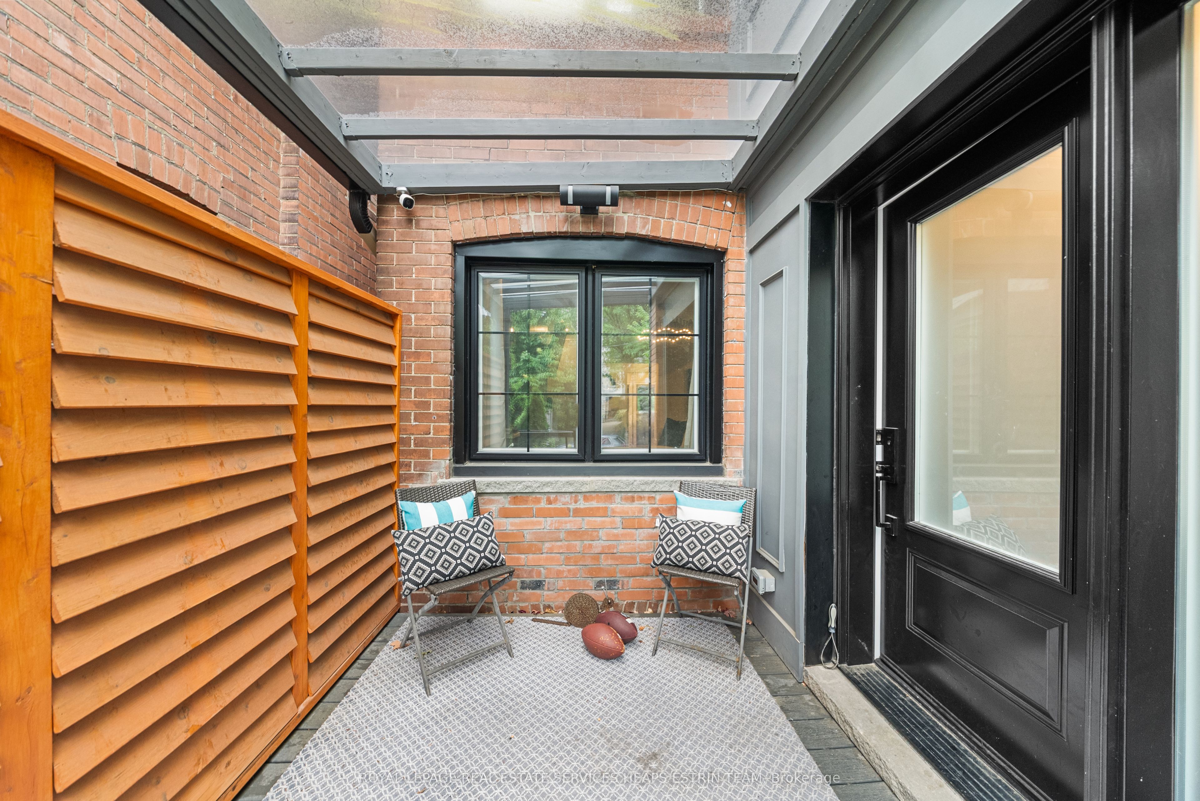 39 Standish Avenue, Toronto, ON M4W 3B2 photo 3