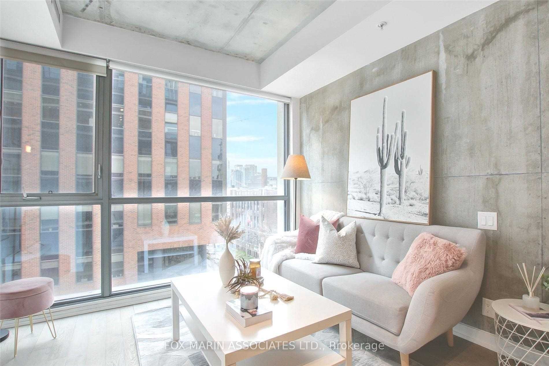 39 Brant Street 523, Toronto, ON M5V 2L9