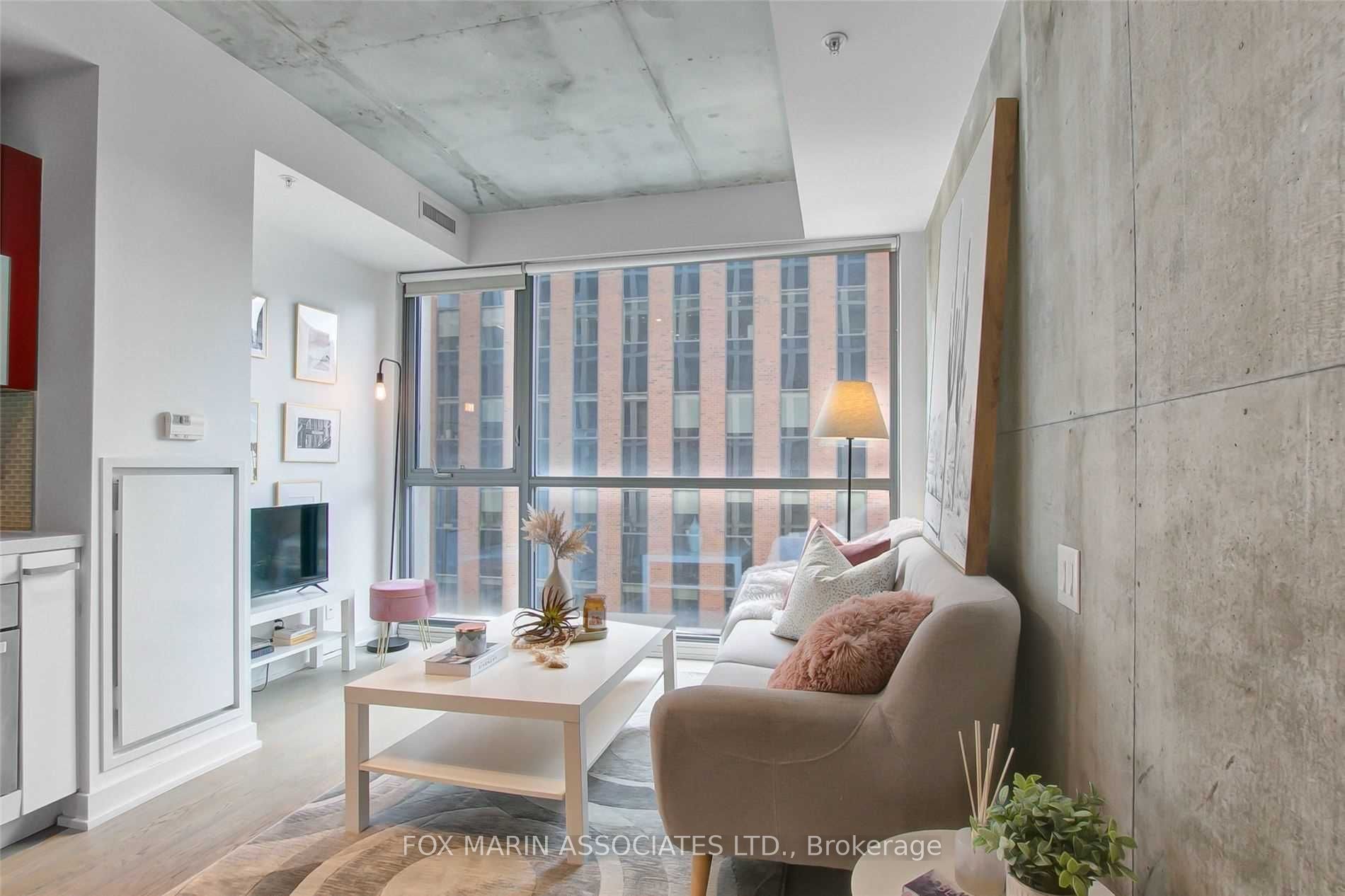 39 Brant Street 523, Toronto, ON M5V 2L9 photo 2