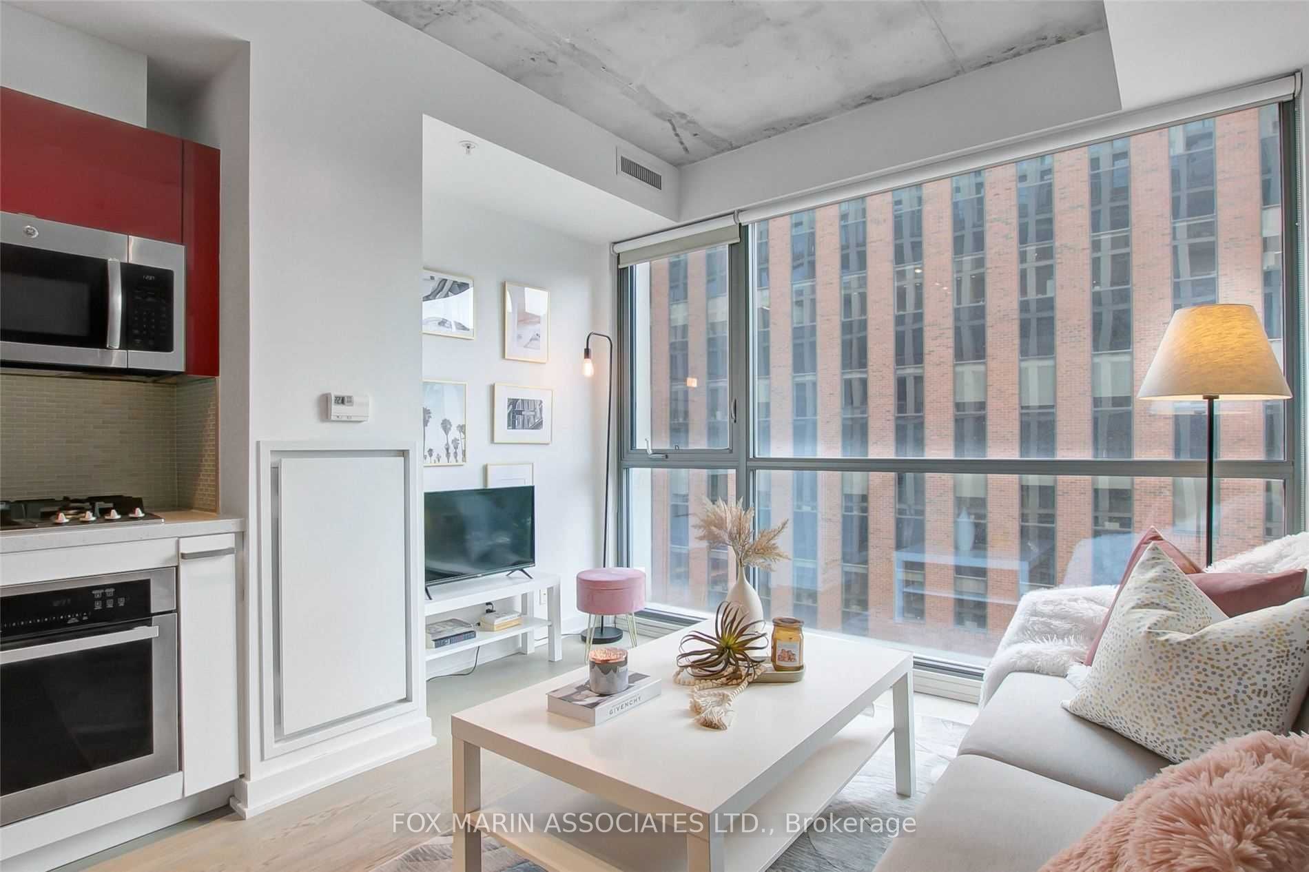 39 Brant Street 523, Toronto, ON M5V 2L9 photo 3