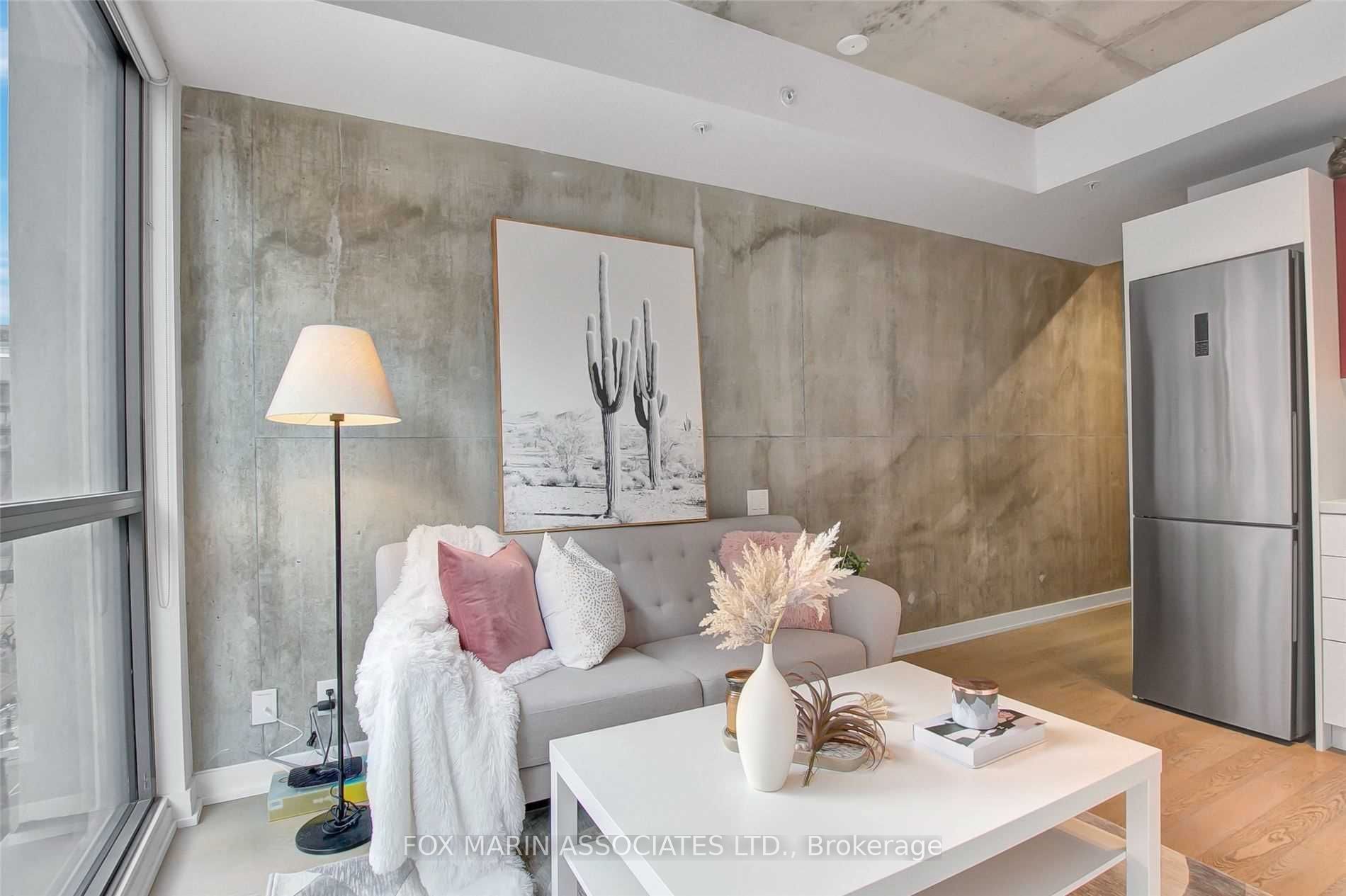 39 Brant Street 523, Toronto, ON M5V 2L9 photo 4