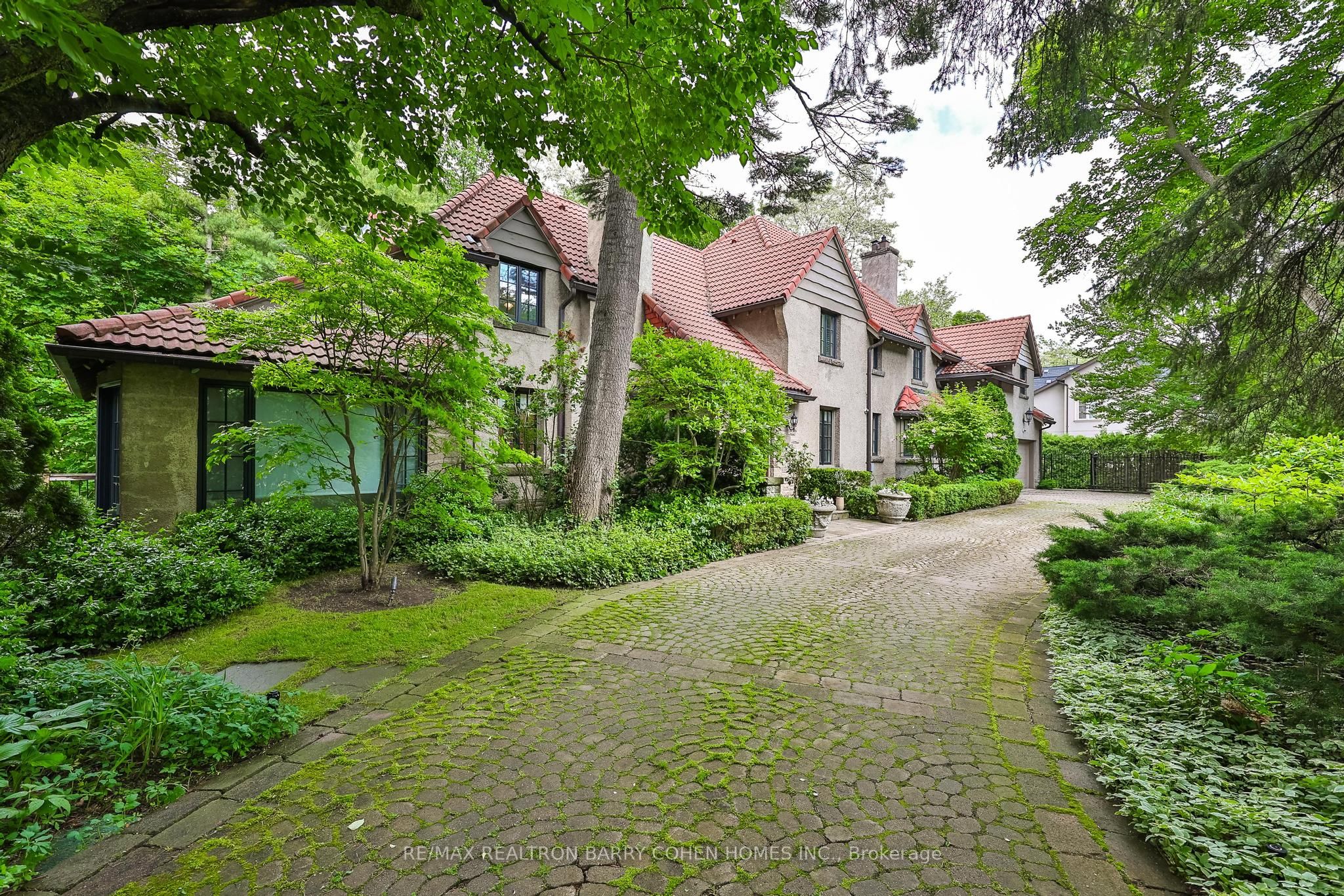 48 Old Yonge Street, Toronto, ON M2P 1P7 photo 2