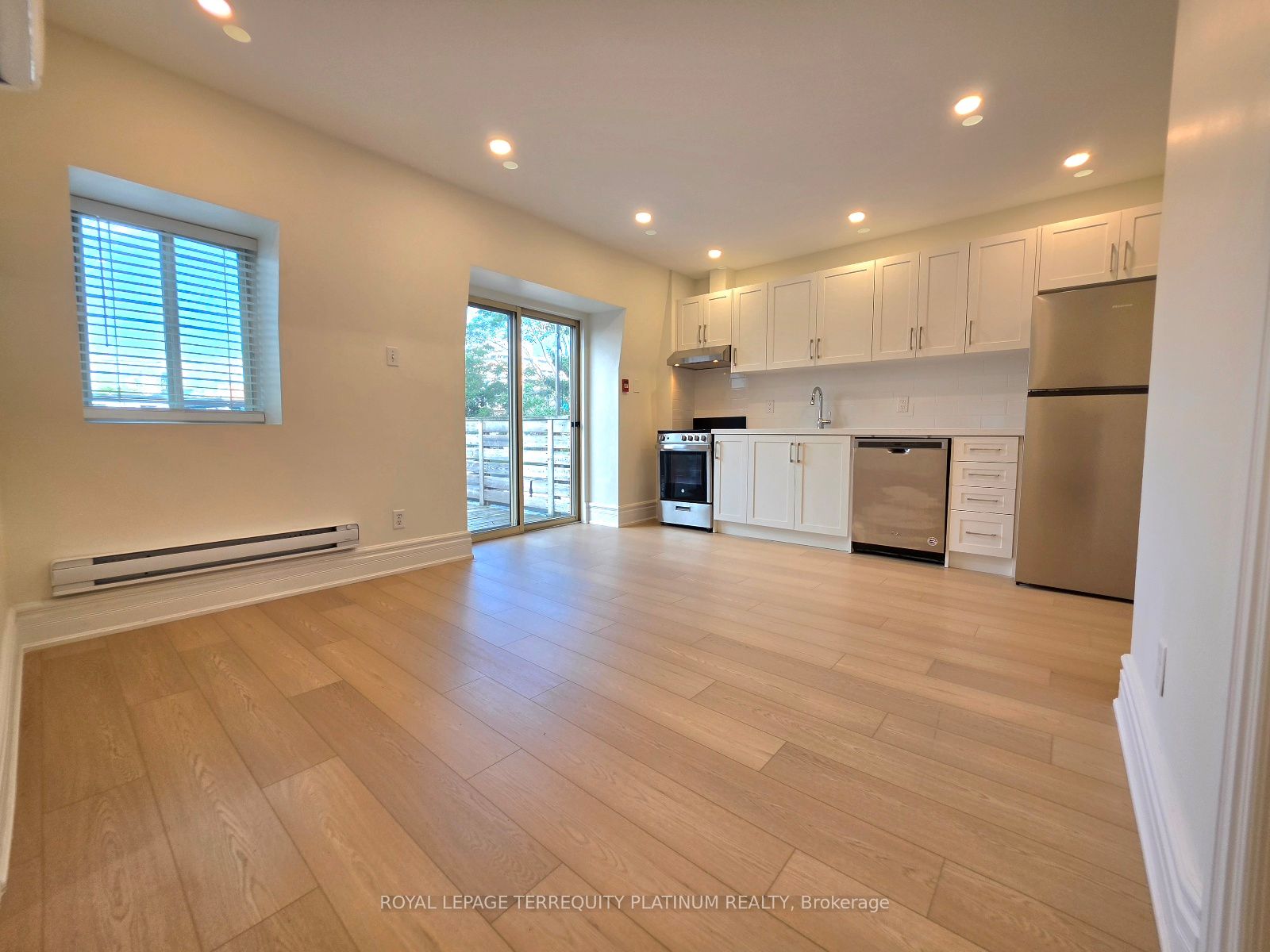 11 Beaconsfield Avenue 5/ 2nd Floor, Toronto, ON M6J 3J1 photo 2