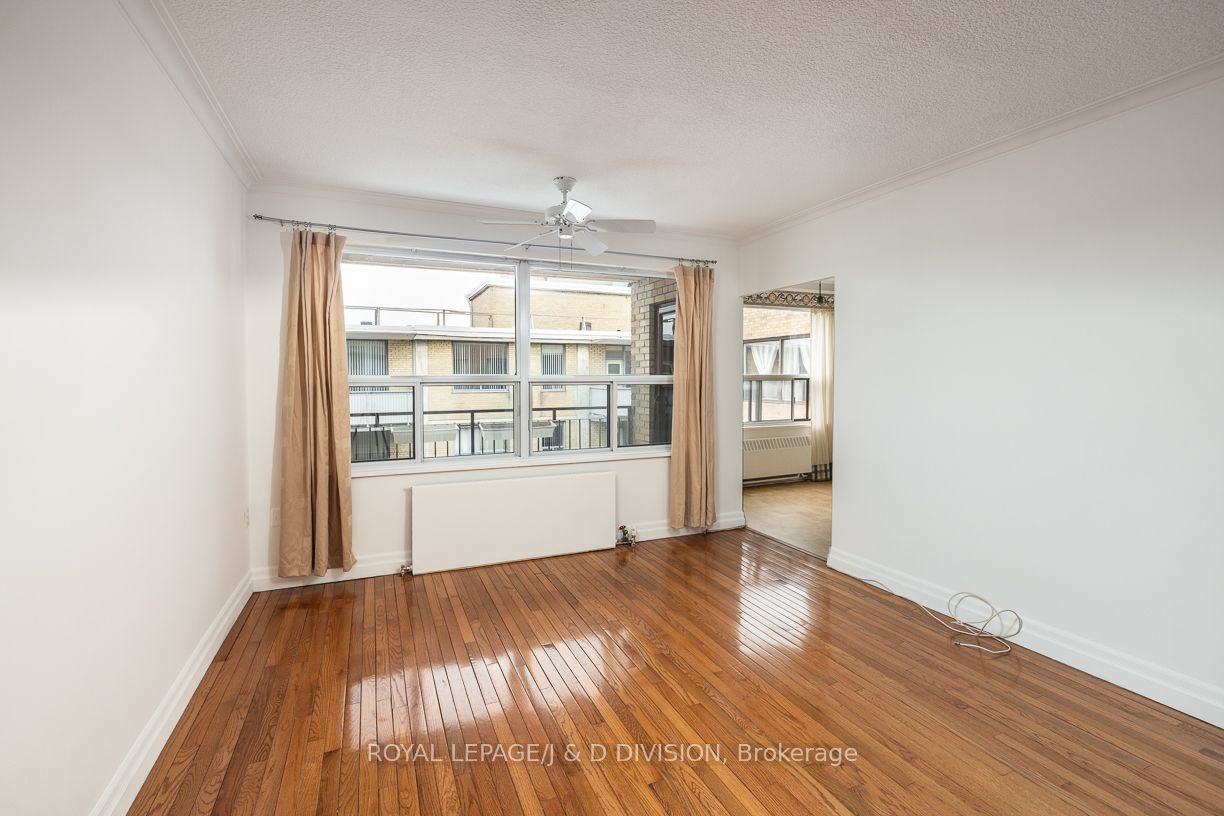 660 W Eglinton Avenue W 716, Toronto, ON M5N 1C3 photo 3