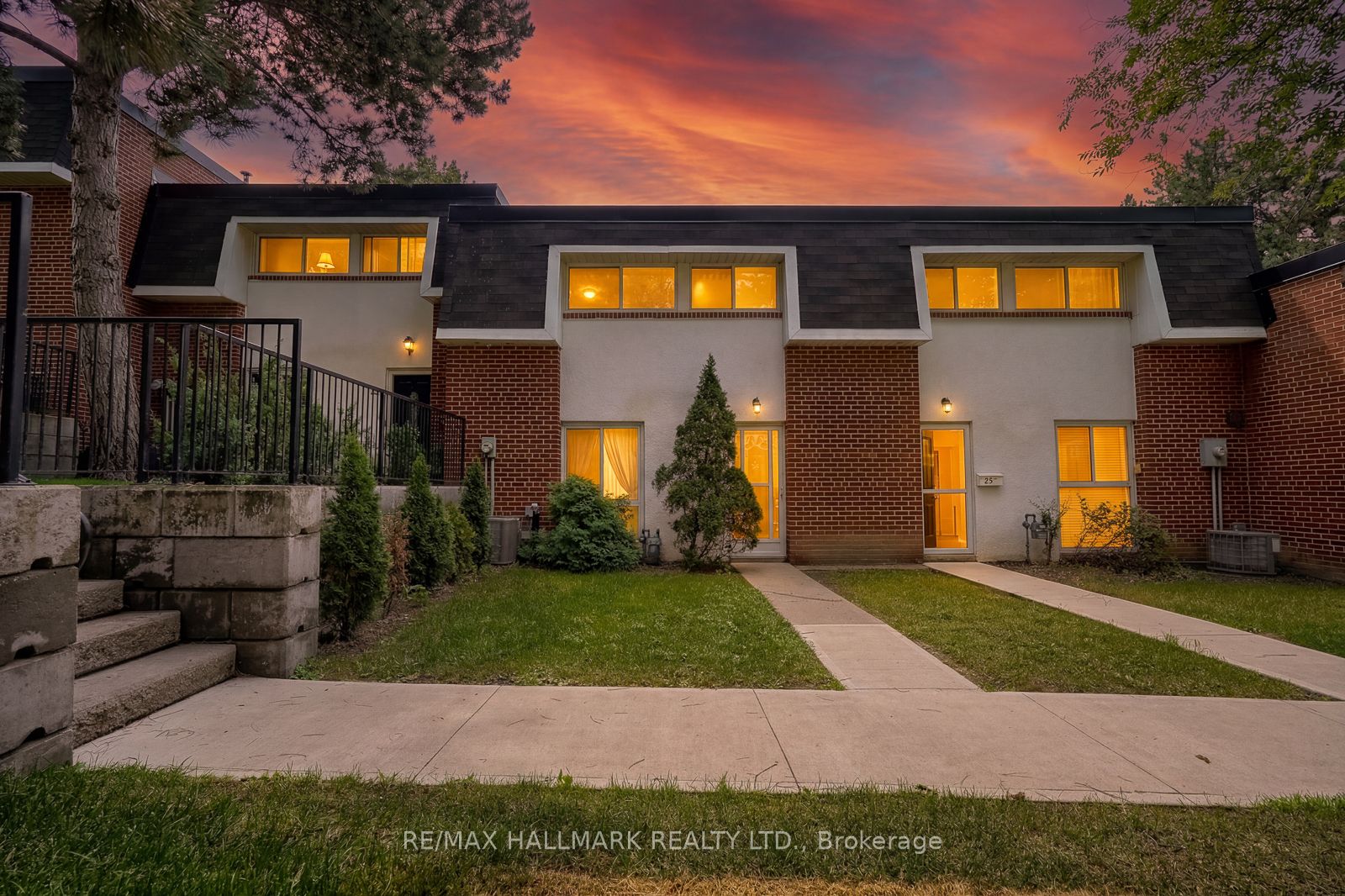 94 George Henry Boulevard 24, Toronto, ON M2J 1E7