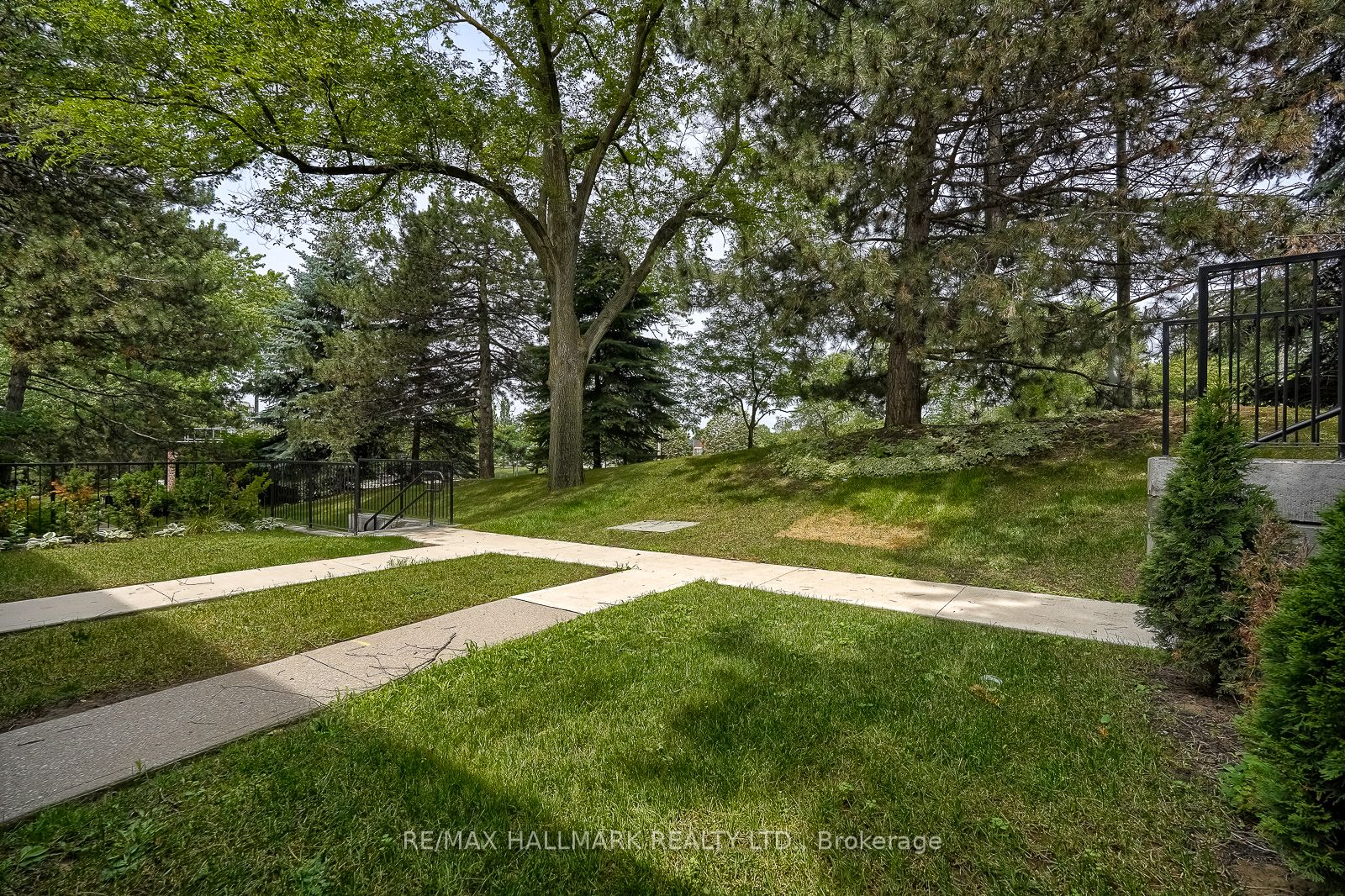 94 George Henry Boulevard 24, Toronto, ON M2J 1E7 photo 5
