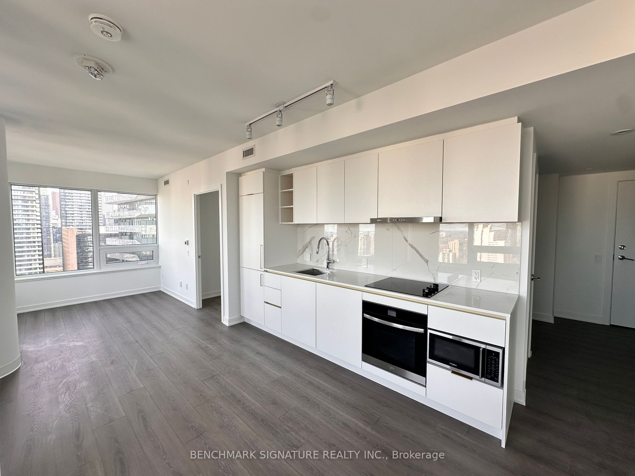 8 Wellesley Street W 3312, Toronto, ON M4Y 0J5 photo 3