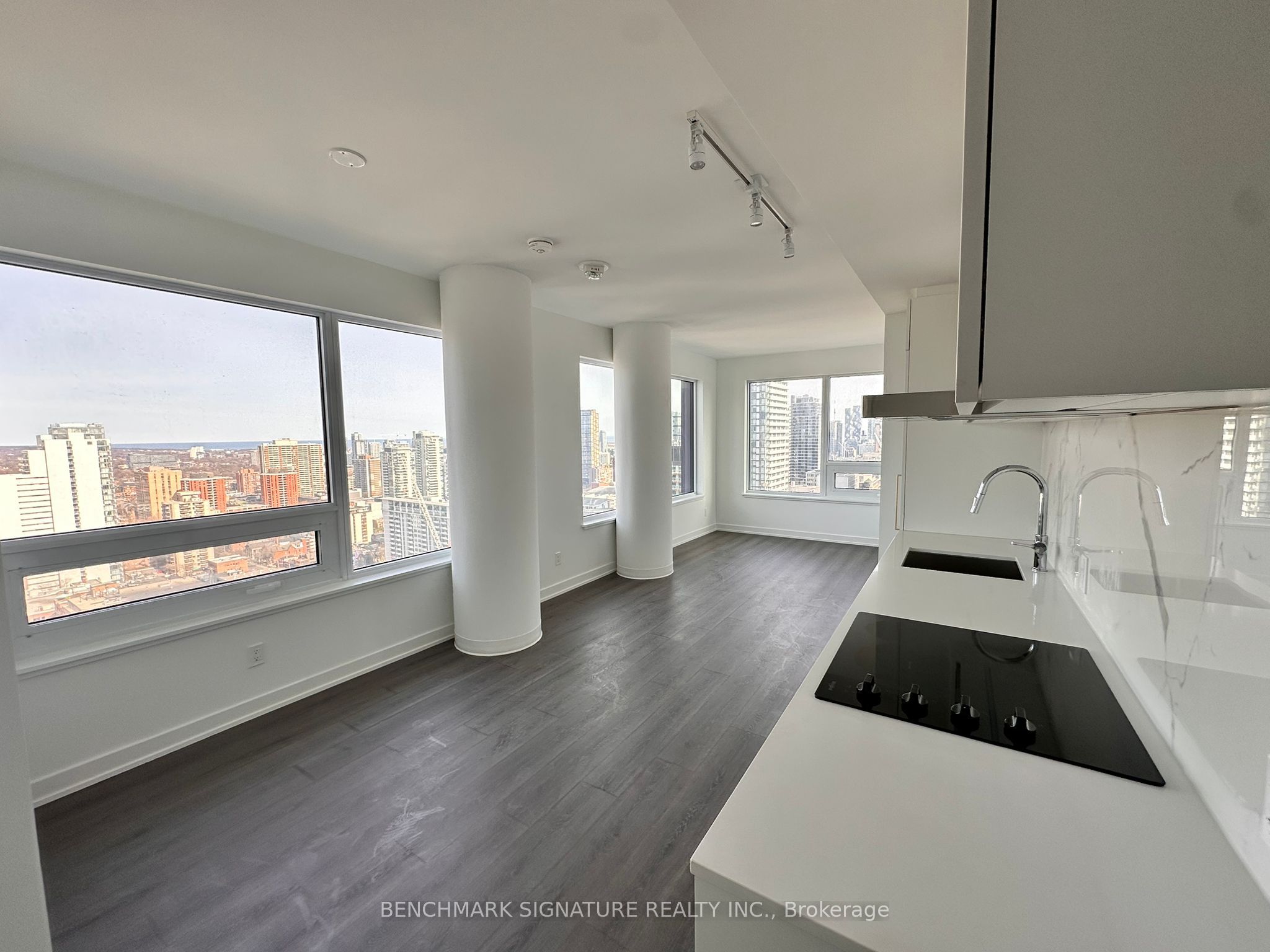 8 Wellesley Street W 3312, Toronto, ON M4Y 0J5 photo 4