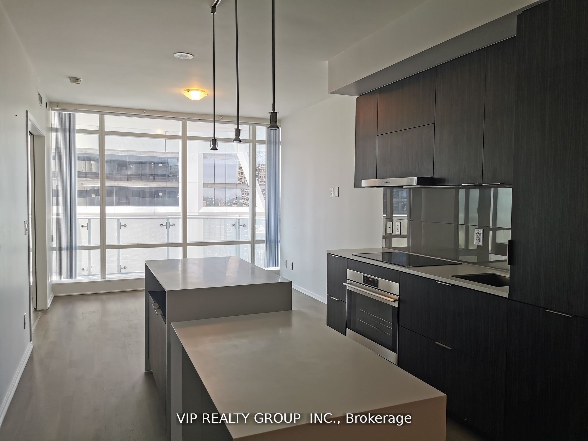 1 Bloor Street E 2209, Toronto, ON M4W 0A8 photo 2