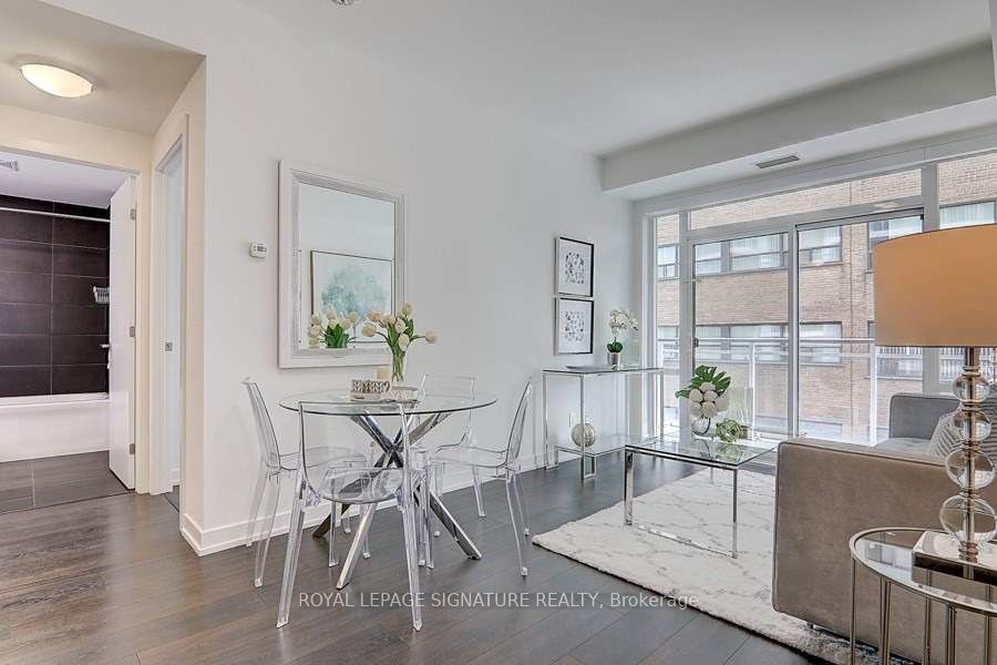 223 St Clair Avenue W 318, Toronto, ON M4V 0A5