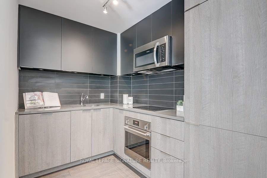 223 St Clair Avenue W 318, Toronto, ON M4V 0A5 photo 4