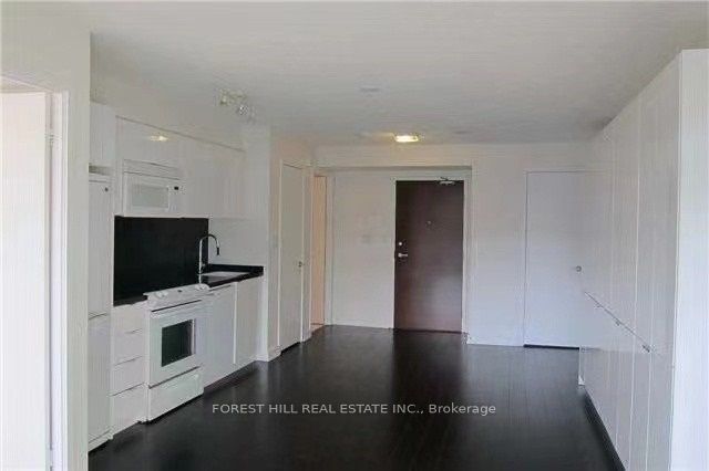 10 Capreol Court 929, Toronto, ON M5V 4B3 photo 2