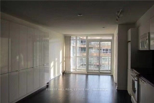 10 Capreol Court 929, Toronto, ON M5V 4B3 photo 3