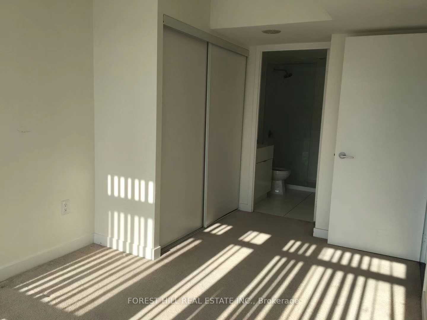 10 Capreol Court 929, Toronto, ON M5V 4B3 photo 4