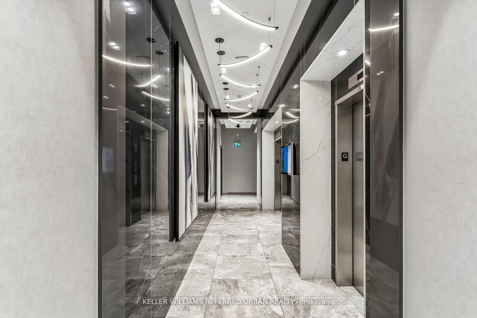 12 Yonge Street 1103, Toronto, ON M5E 1Z9 photo 3