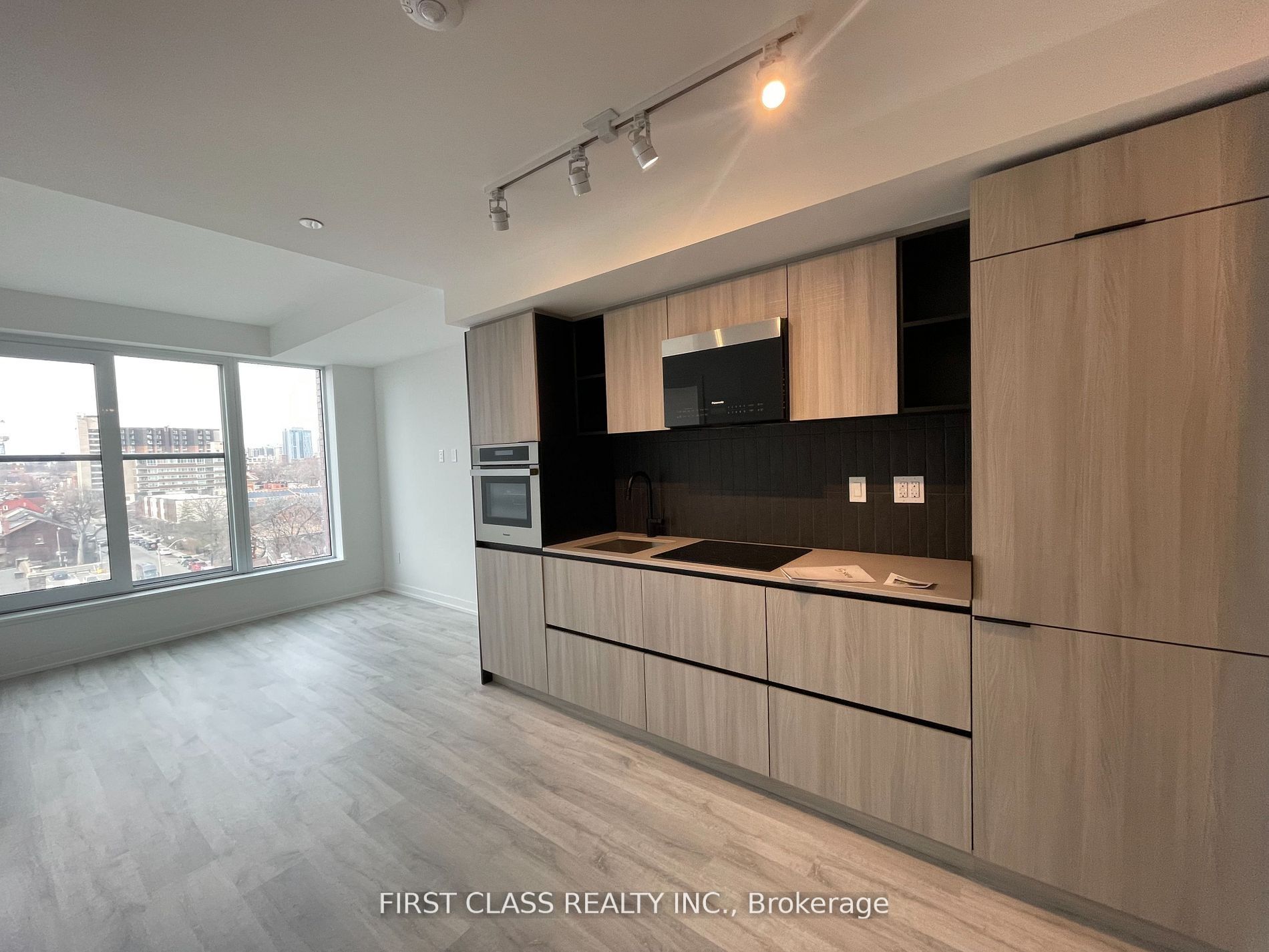 2 Augusta Avenue 701, Toronto, ON M5V 0T3 photo 2