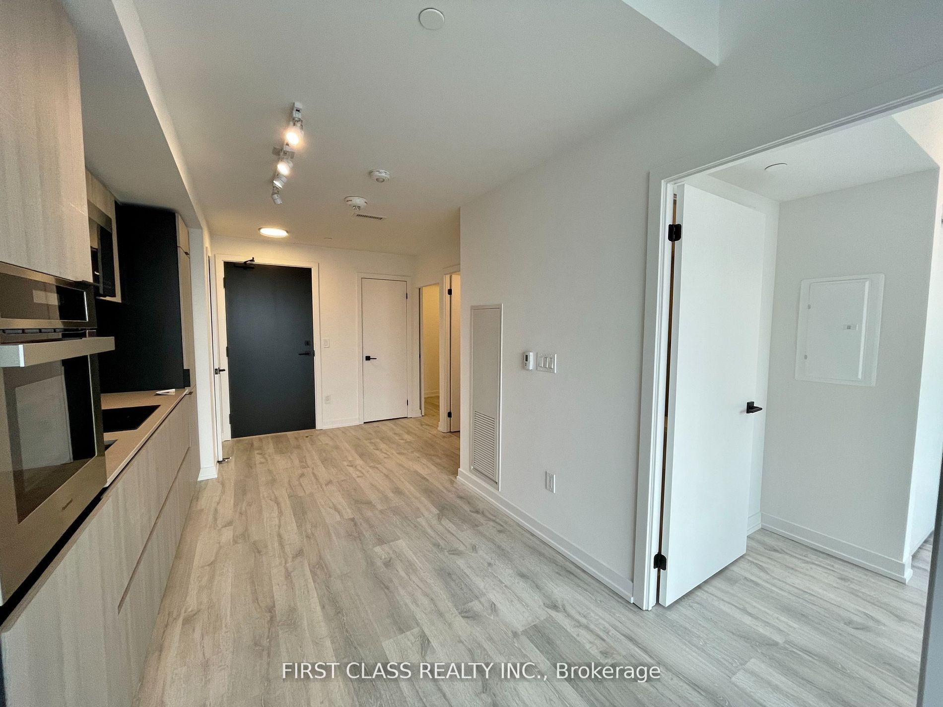 2 Augusta Avenue 701, Toronto, ON M5V 0T3 photo 3