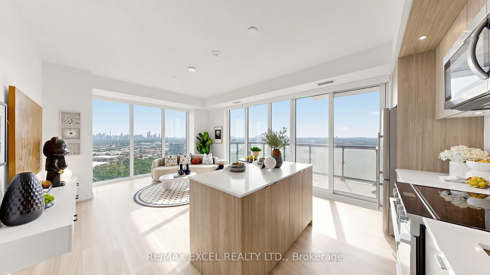 30 Inn on the park Drive 3010, Toronto, ON M3C 0P7