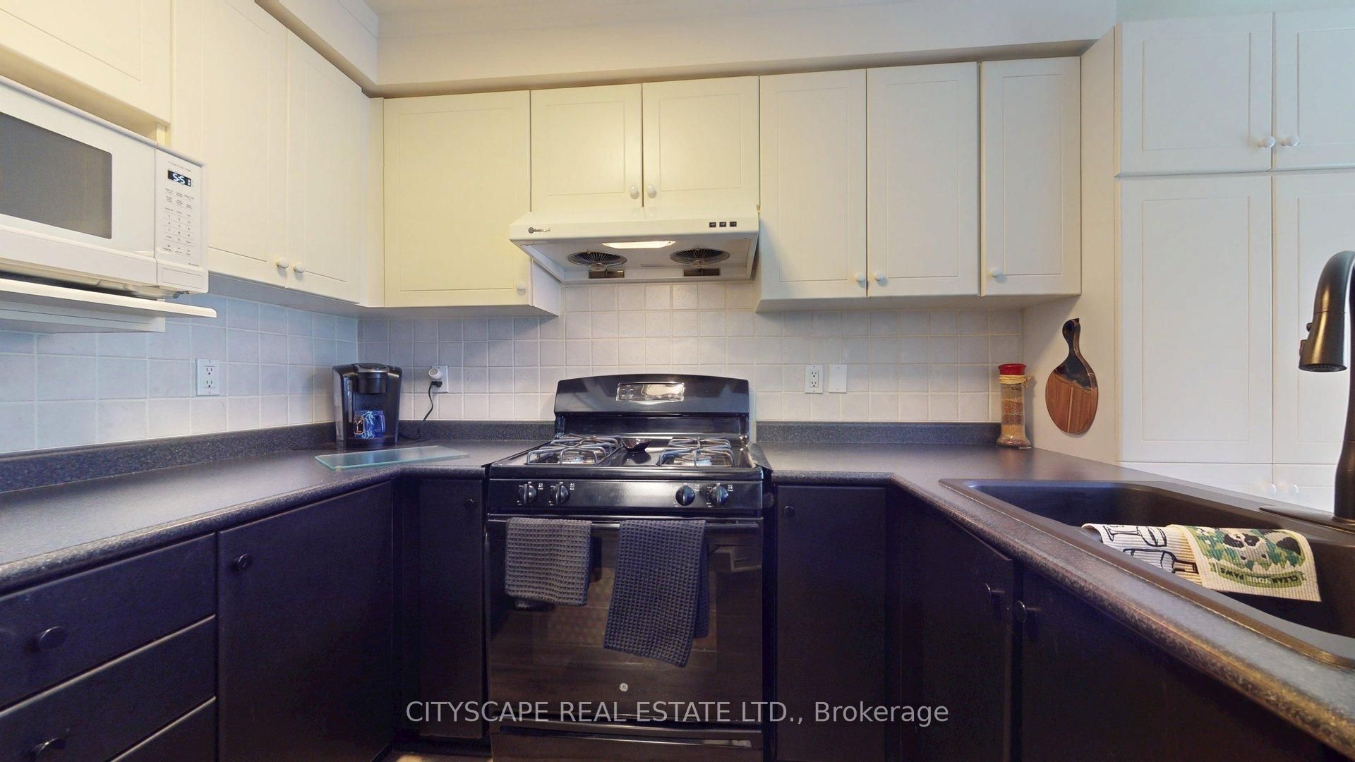 22 Windom Road, Toronto, ON M3C 3Z4 photo 5