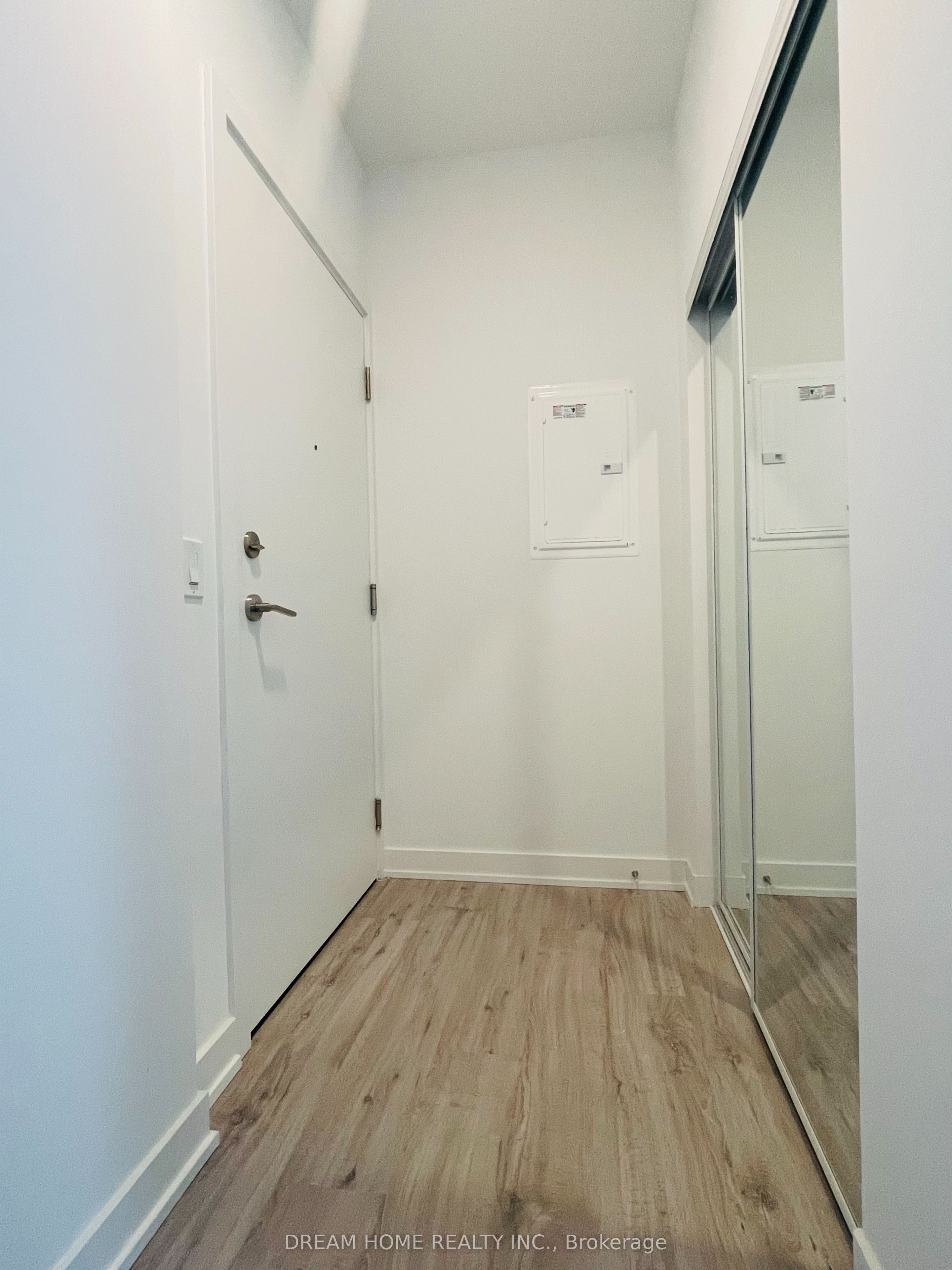 252 Church Street #811, Toronto, ON M5B 1Z2 photo 3