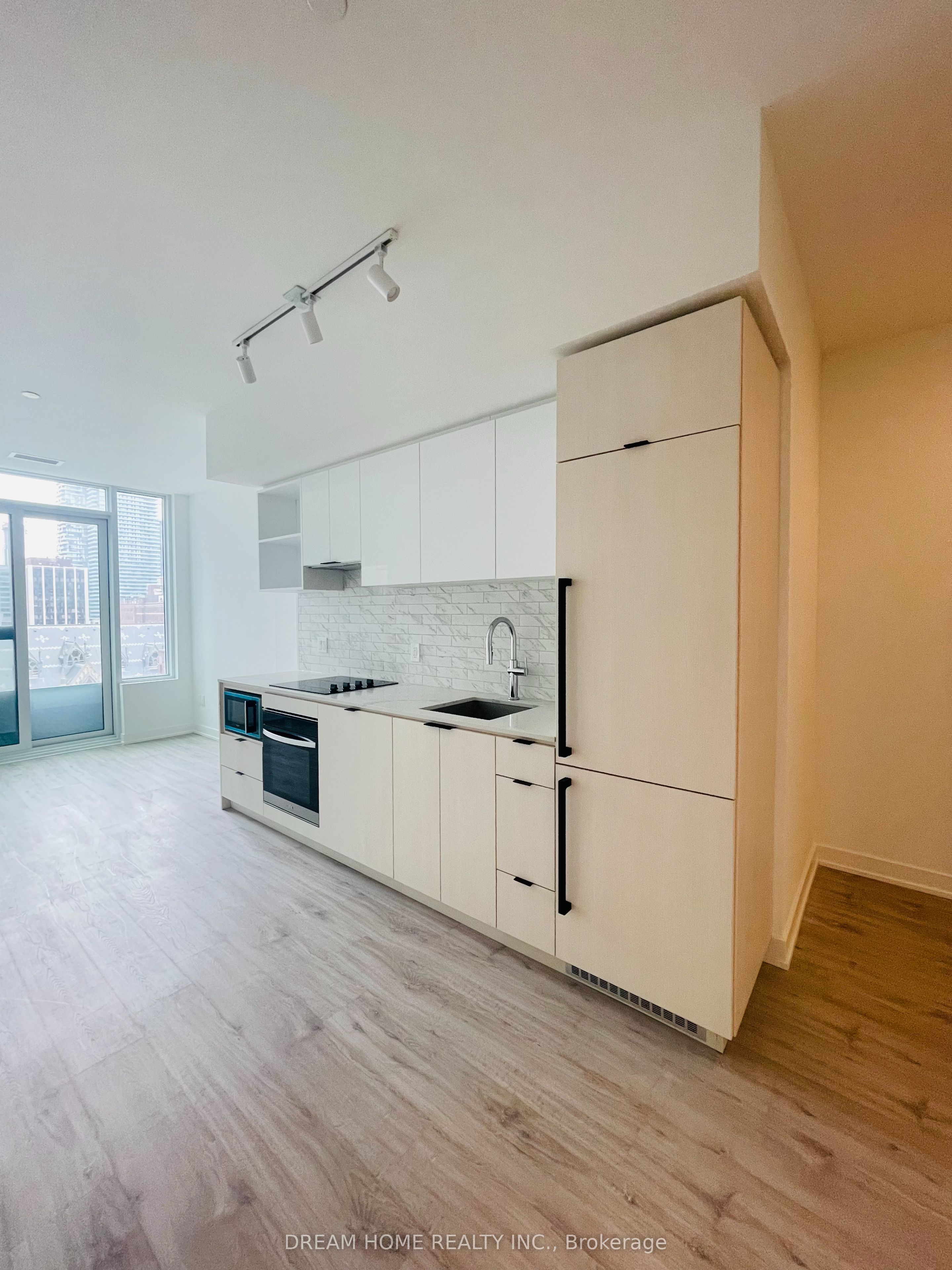 252 Church Street #811, Toronto, ON M5B 1Z2 photo 4