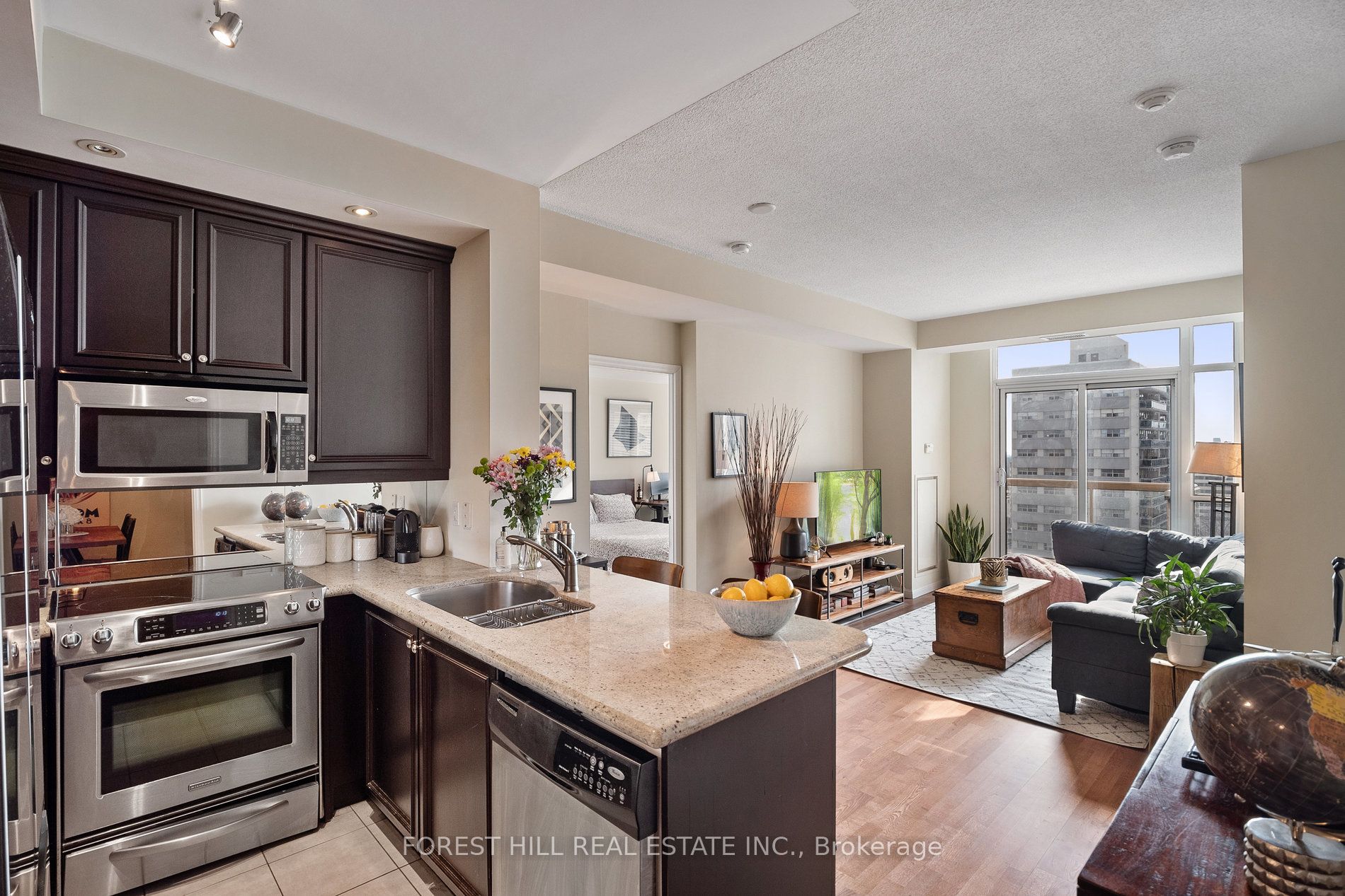 900 Mount Pleasant Road 1501, Toronto, ON M4P 3J9 photo 4