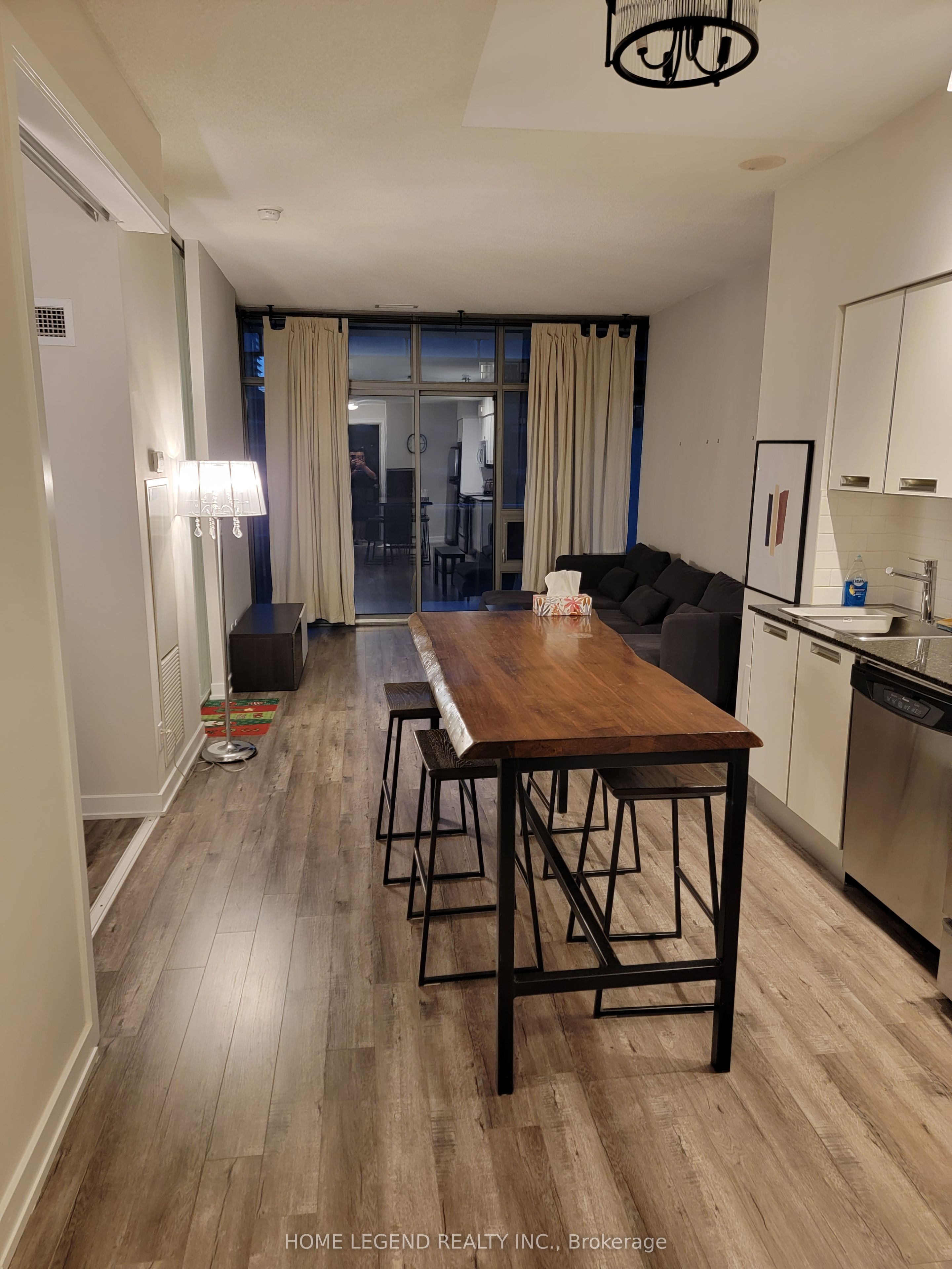 33 Charles Street E 606, Toronto, ON M4Y 1R9 photo 4