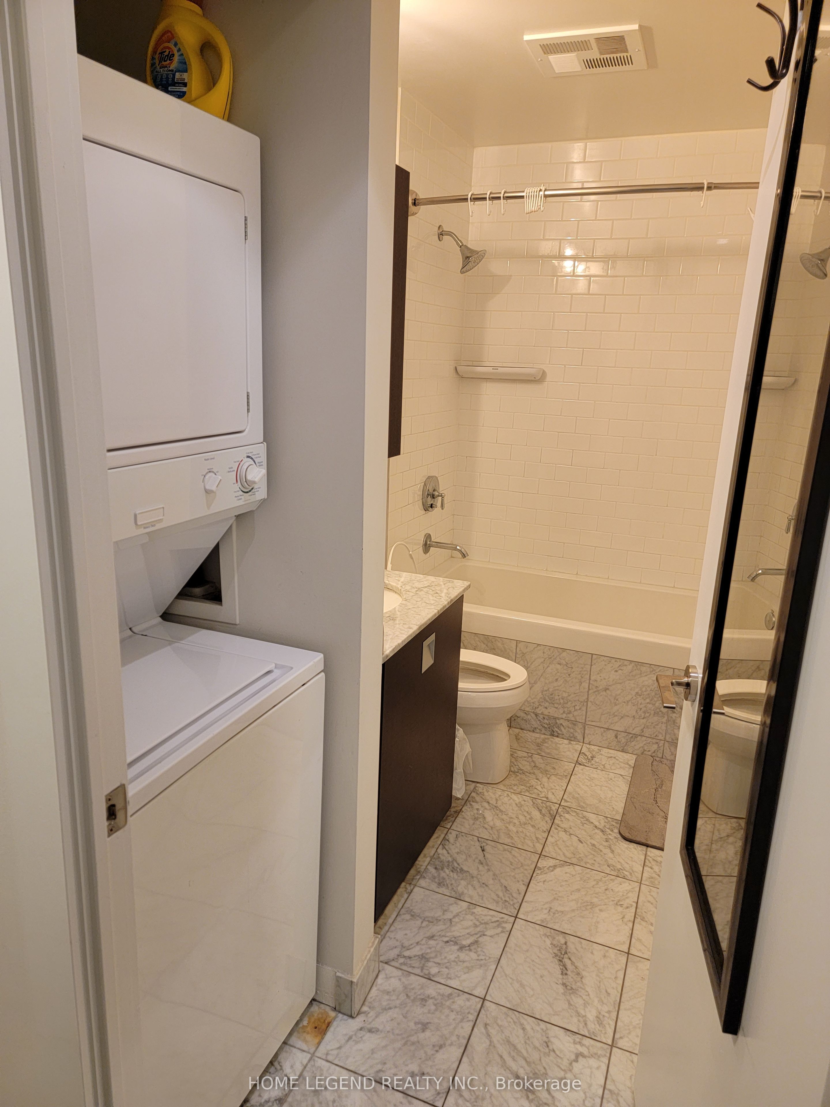 33 Charles Street E 606, Toronto, ON M4Y 1R9 photo 5