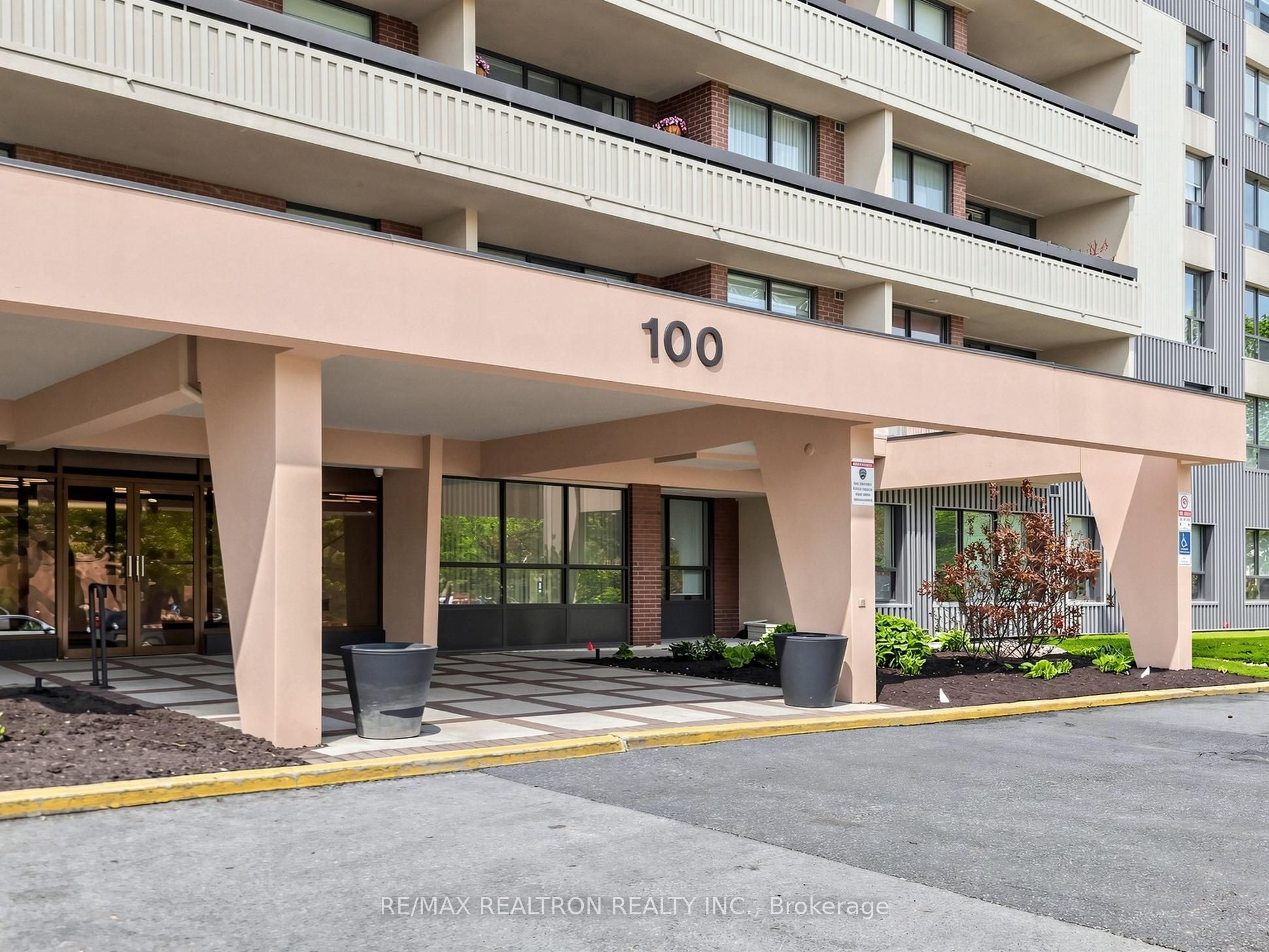 100 Canyon Avenue 608, Toronto, ON M3H 5T9 photo 2