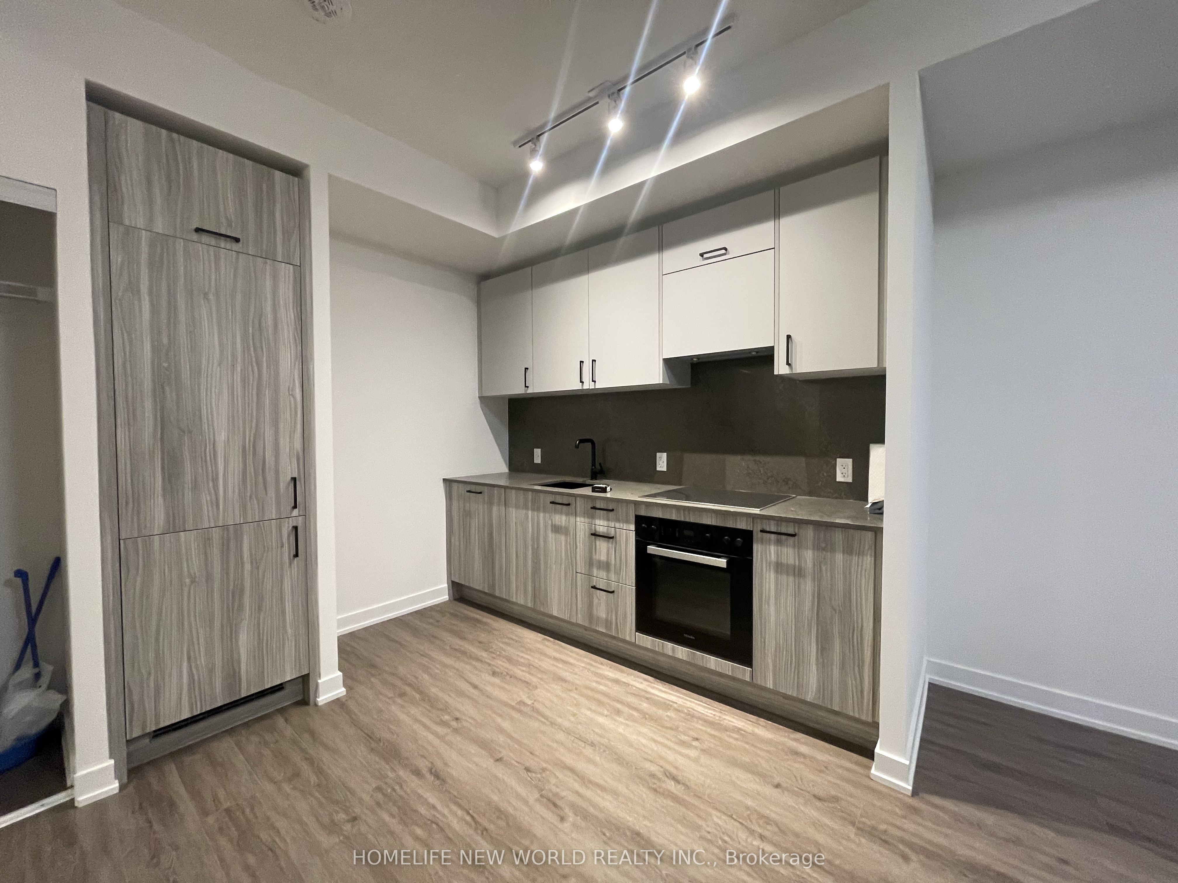 1 Quarrington Lane 3608, Toronto, ON M3C 0S4 photo 5