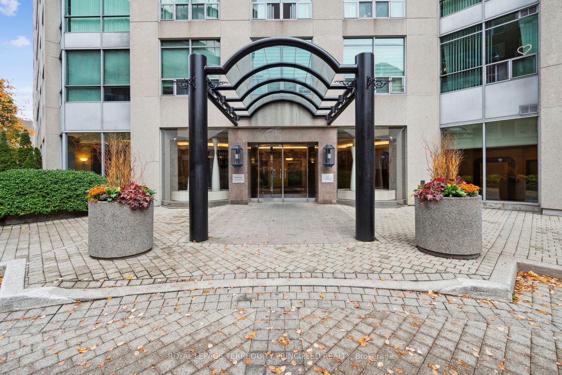 942 Yonge Street 418, Toronto, ON M4W 3S8 photo 2