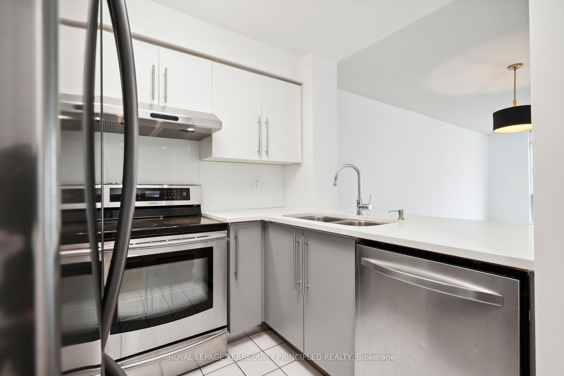 942 Yonge Street 418, Toronto, ON M4W 3S8 photo 4