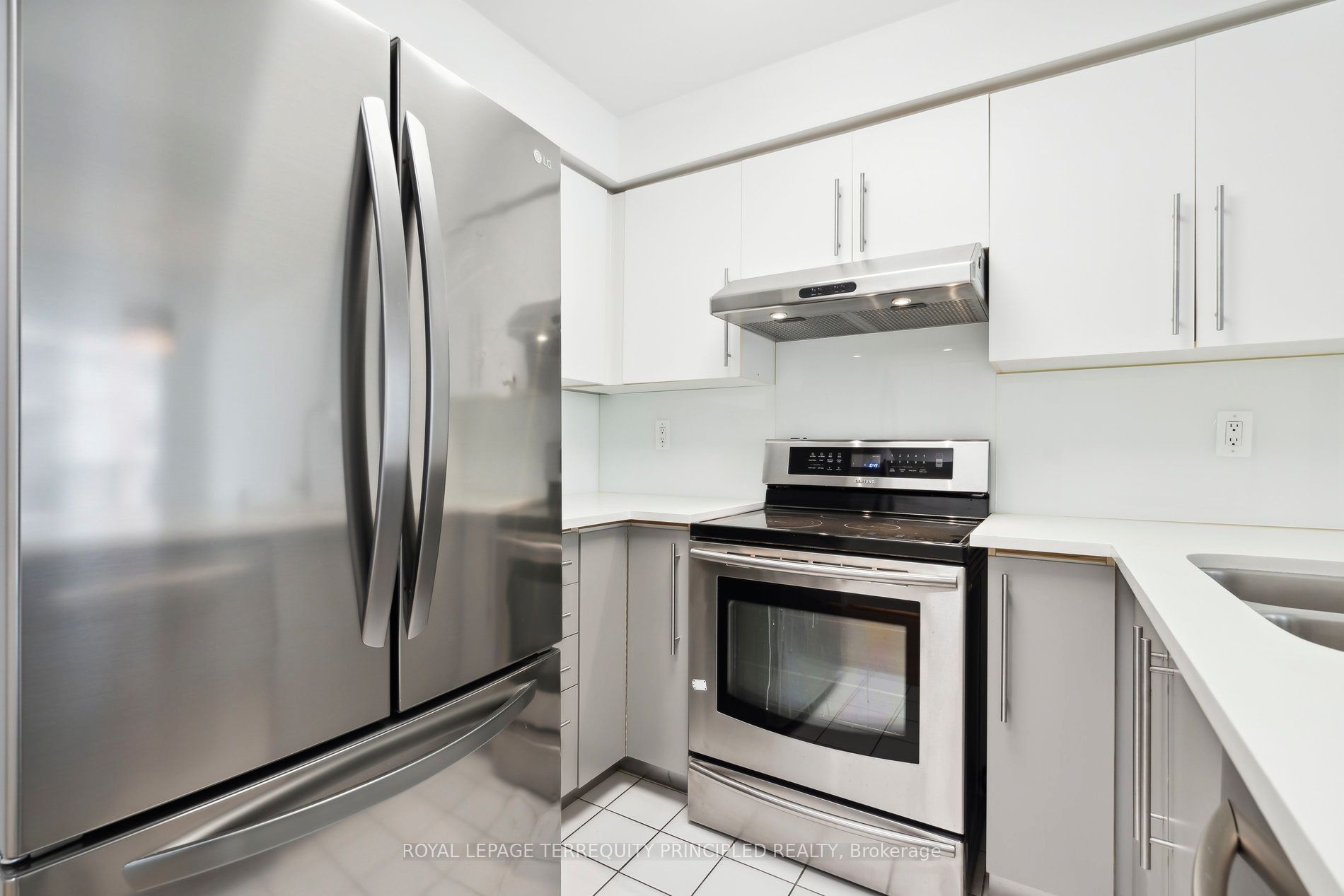 942 Yonge Street 418, Toronto, ON M4W 3S8 photo 5