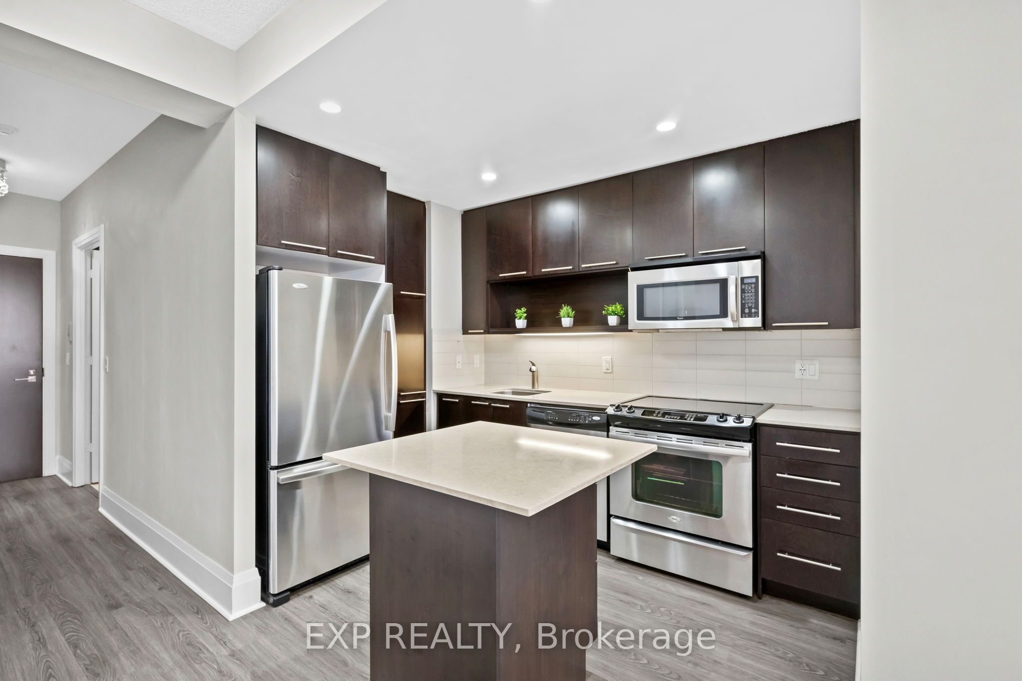 100 Harrison Garden Boulevard 1702, Toronto, ON M2N 0C2 photo 3