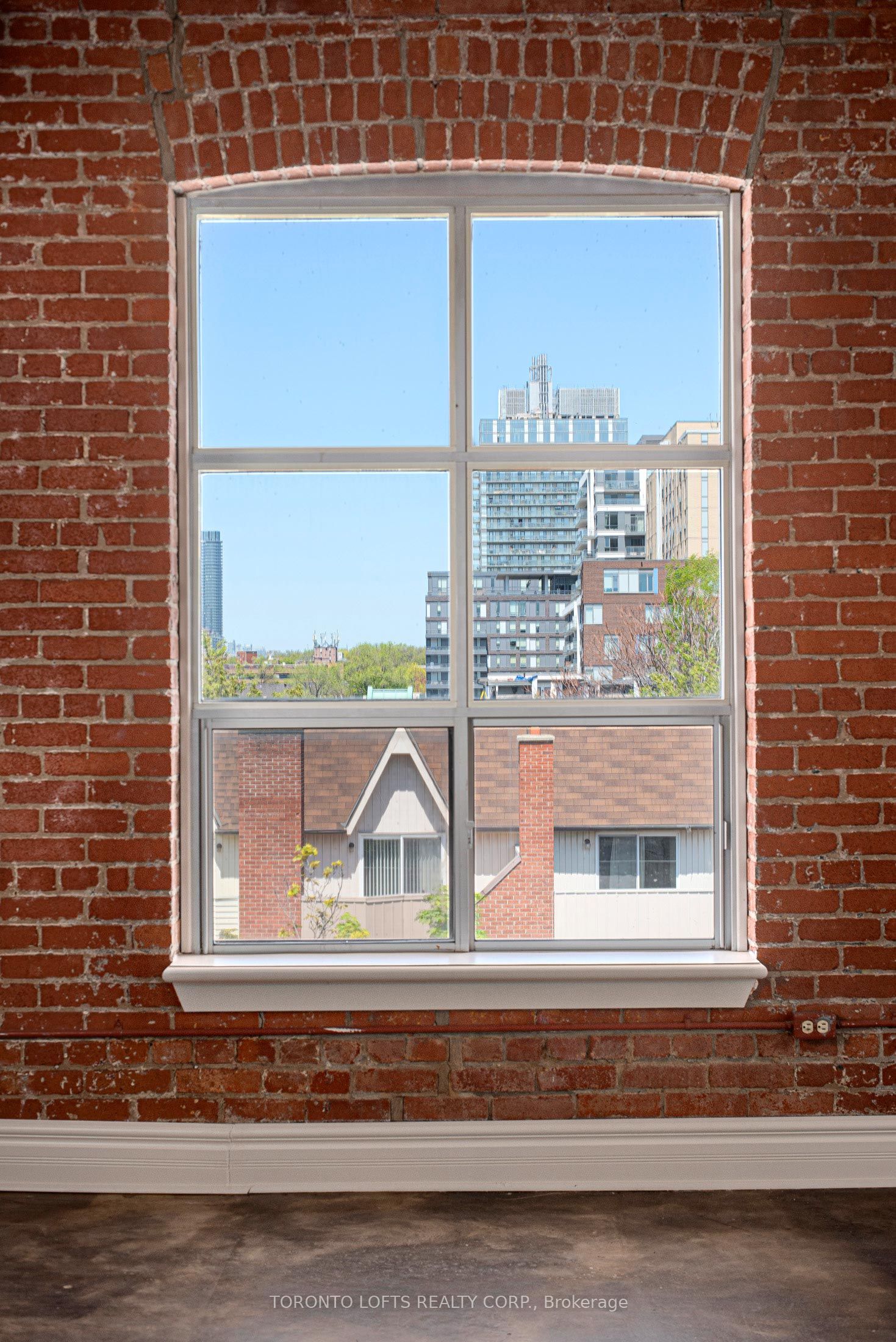 426 Queen Street E 405, Toronto, ON M5A 1T4 photo 3